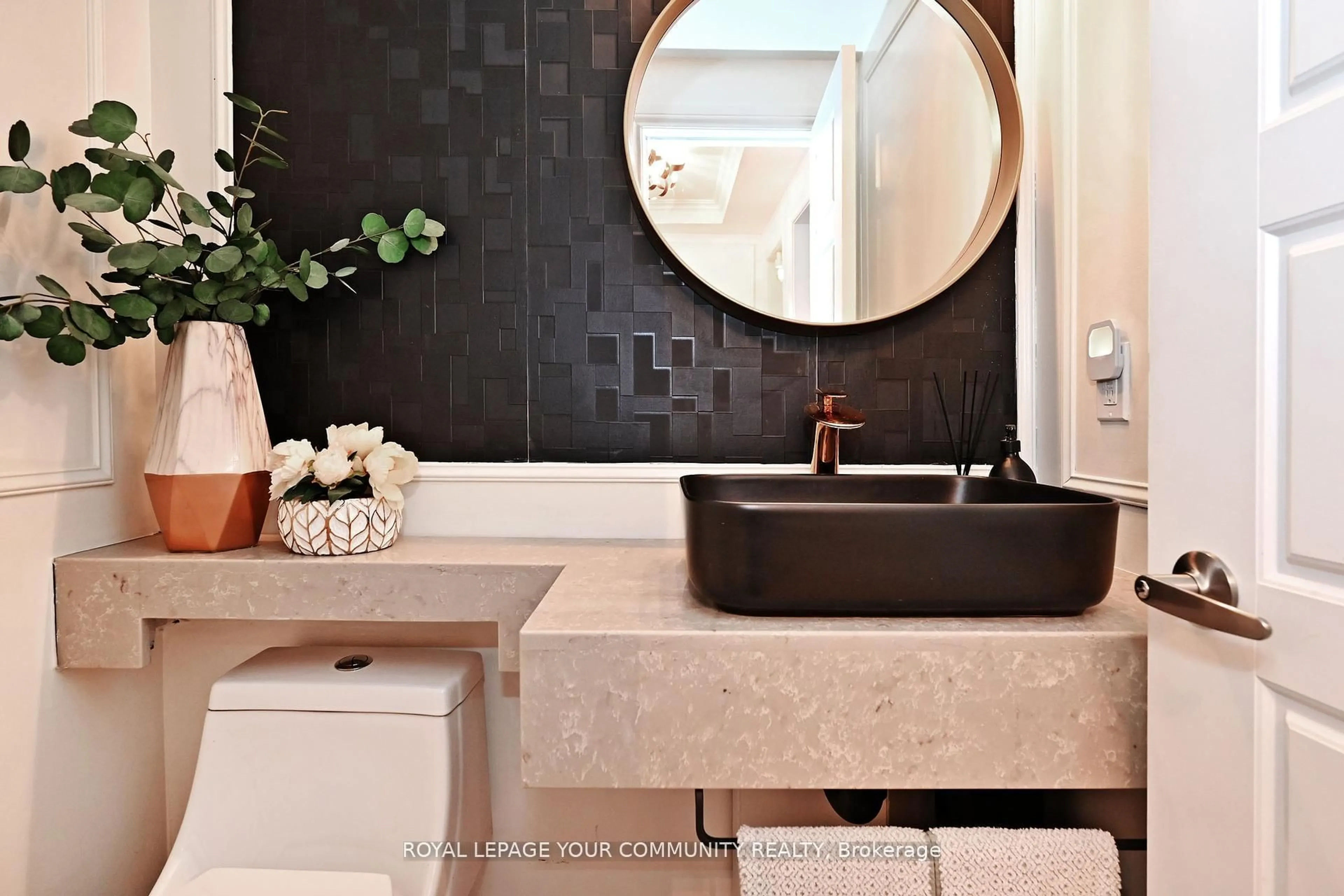 Contemporary bathroom, ceramic/tile floor for 82 Centre St, Aurora Ontario L4G 1J8