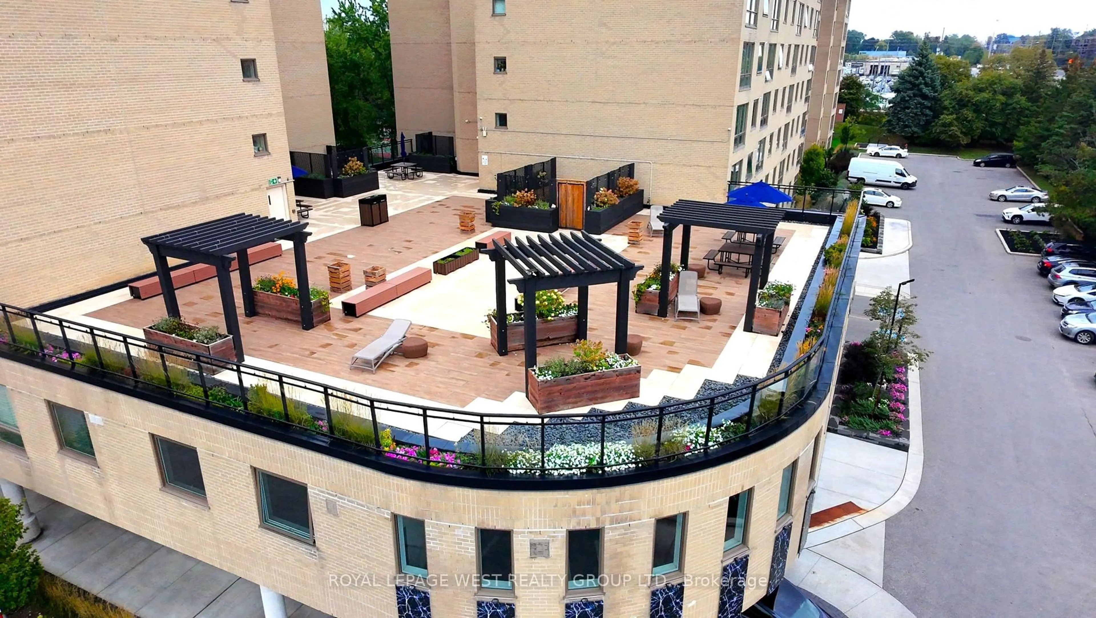 Patio, city buildings view from balcony for 326 Major Mackenzie Dr #805, Richmond Hill Ontario L4C 8T4