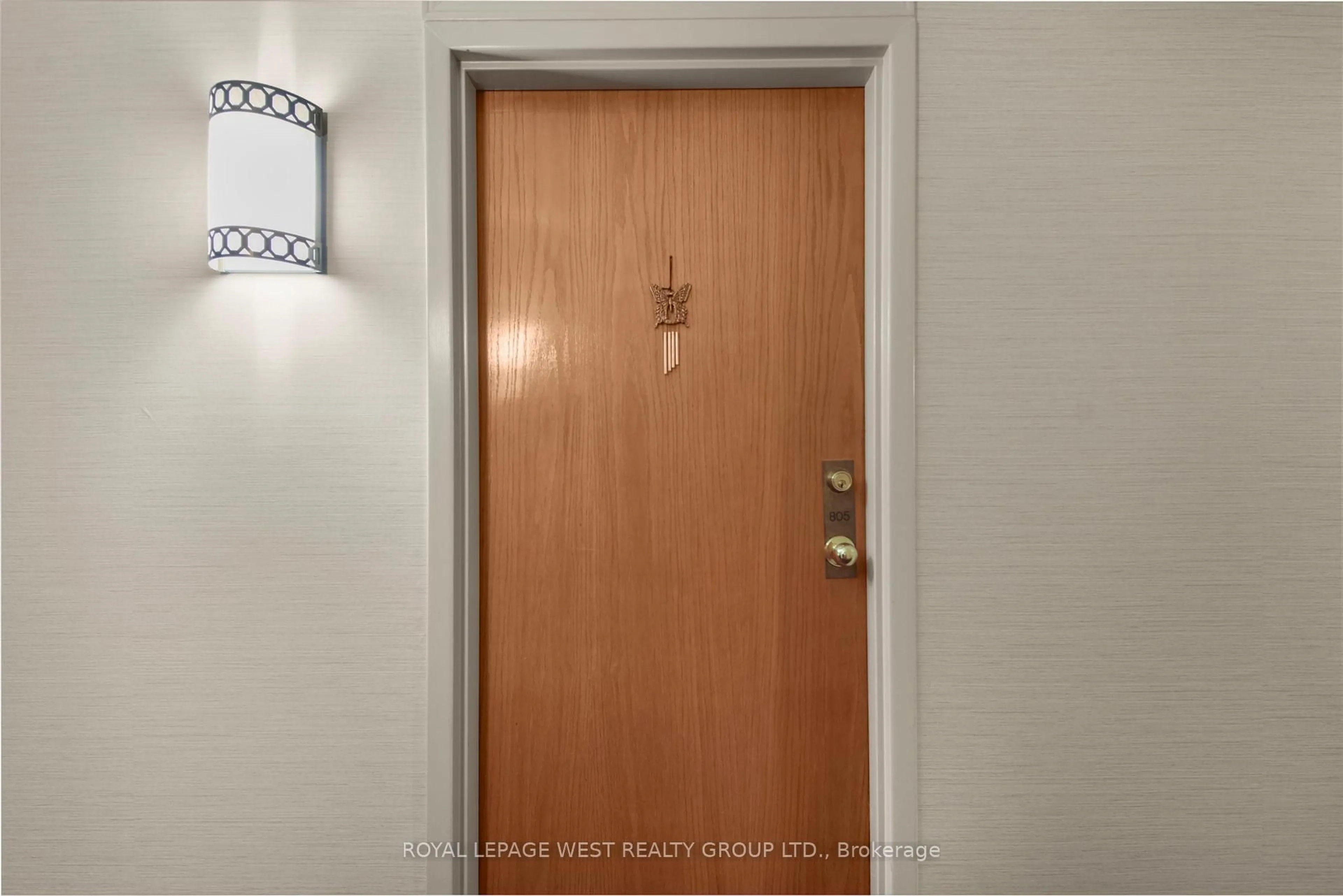 Indoor entryway for 326 Major Mackenzie Dr #805, Richmond Hill Ontario L4C 8T4