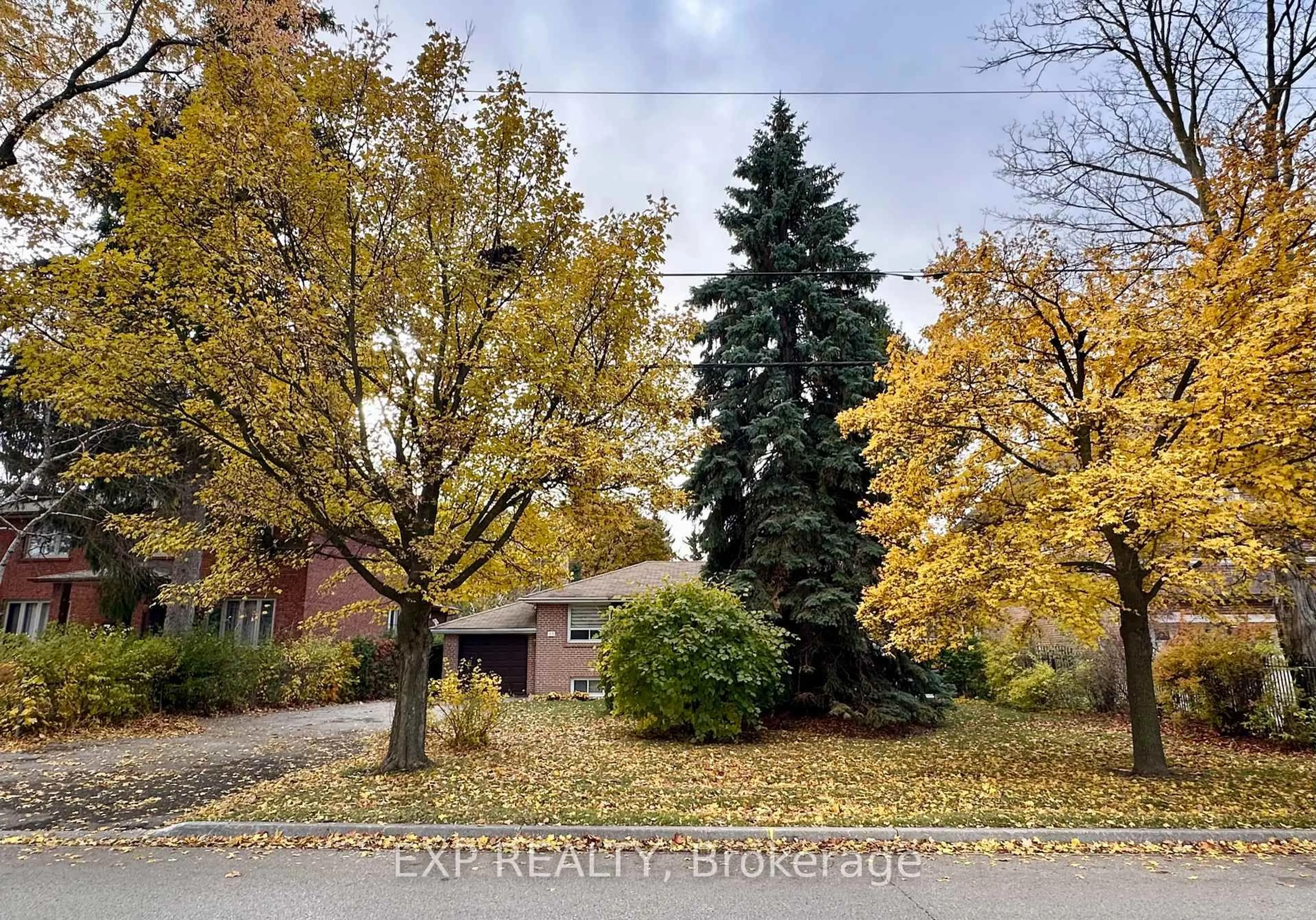 A pic from outside/outdoor area/front of a property/back of a property/a pic from drone, street for 69 Edgar Ave, Richmond Hill Ontario L4C 6K2