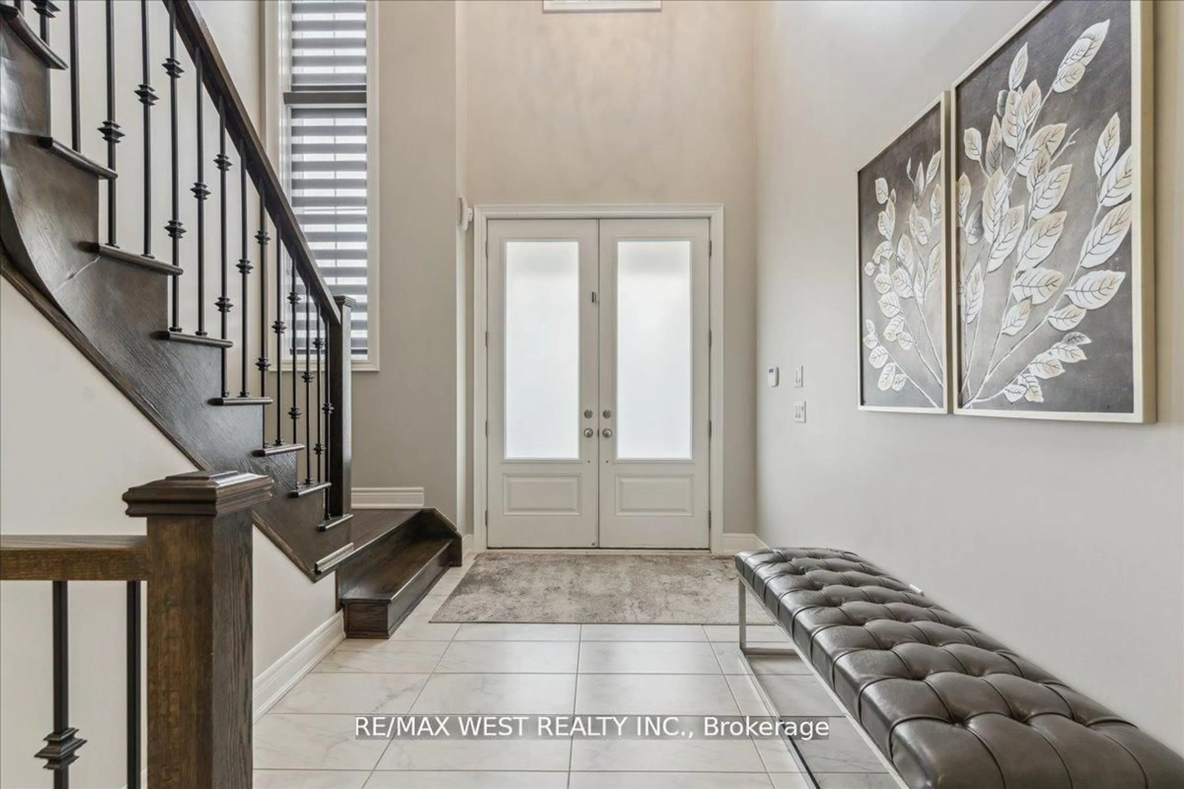 Indoor entryway for 39 Condor Way, Vaughan Ontario L4H 4N1