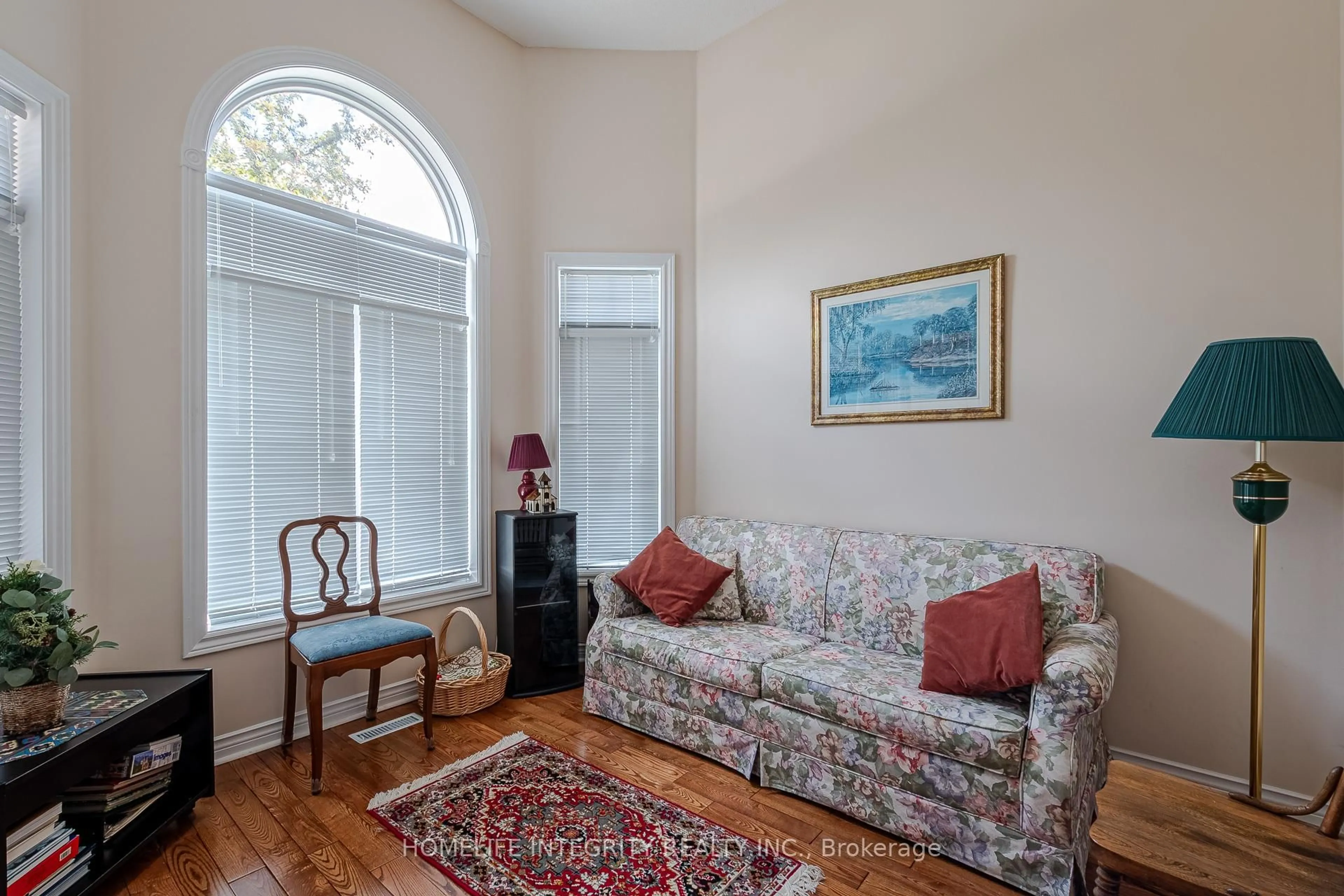 Living room with furniture, unknown for 6 La Costa Crt #23, New Tecumseth Ontario L9R 1Z4