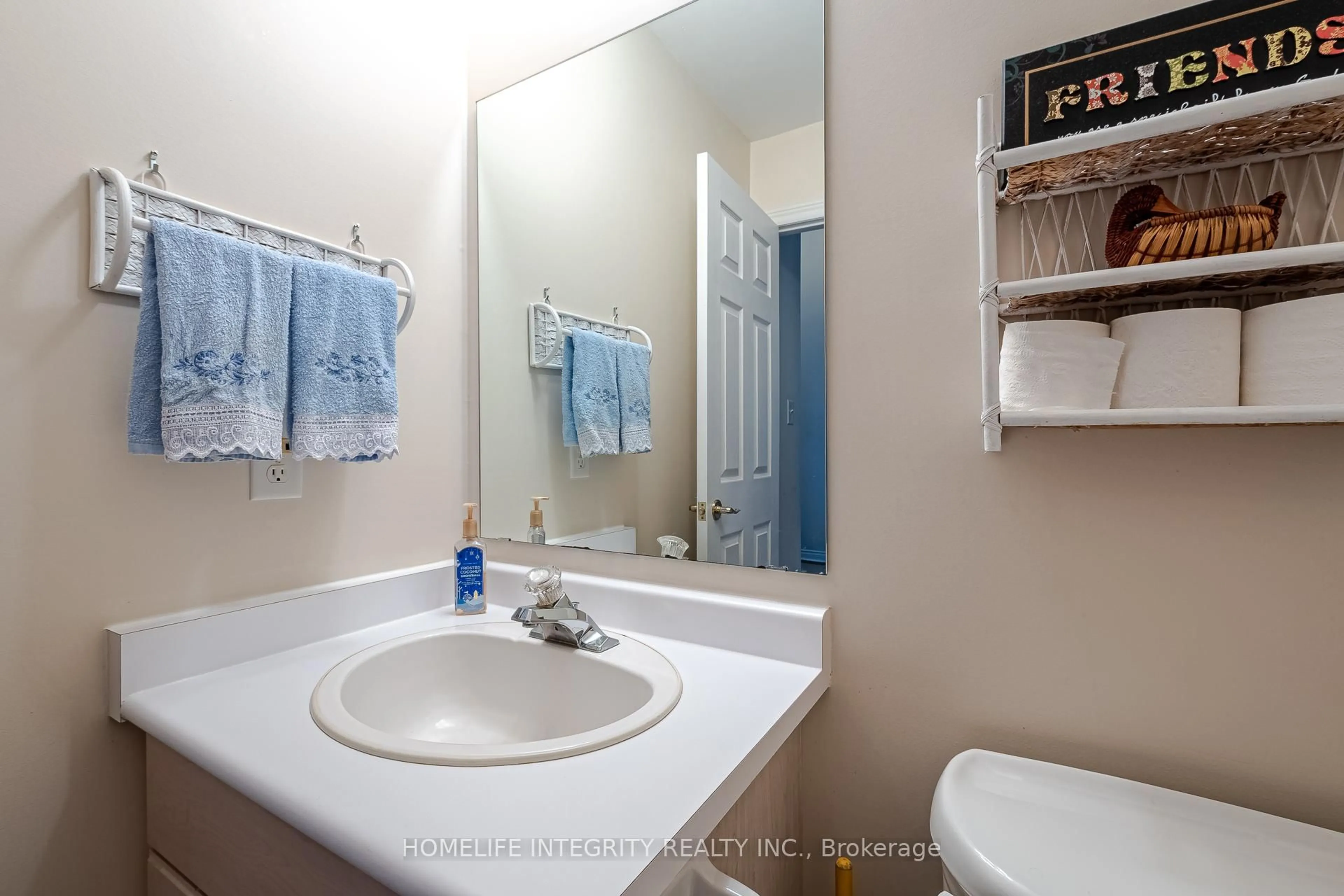 Standard bathroom, ceramic/tile floor for 6 La Costa Crt #23, New Tecumseth Ontario L9R 1Z4