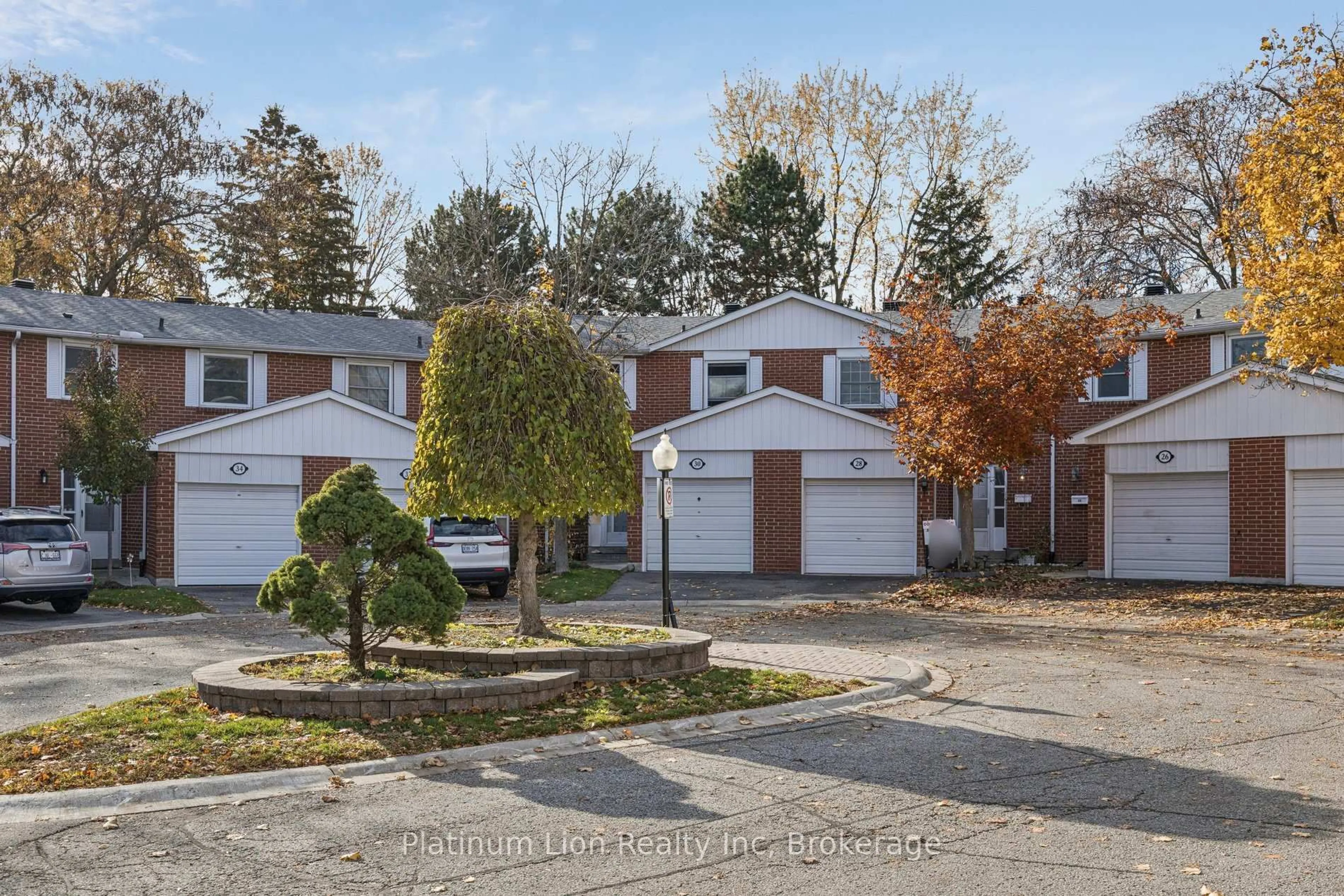 A pic from outside/outdoor area/front of a property/back of a property/a pic from drone, street for 28 Reith Way, Markham Ontario L3T 5C7