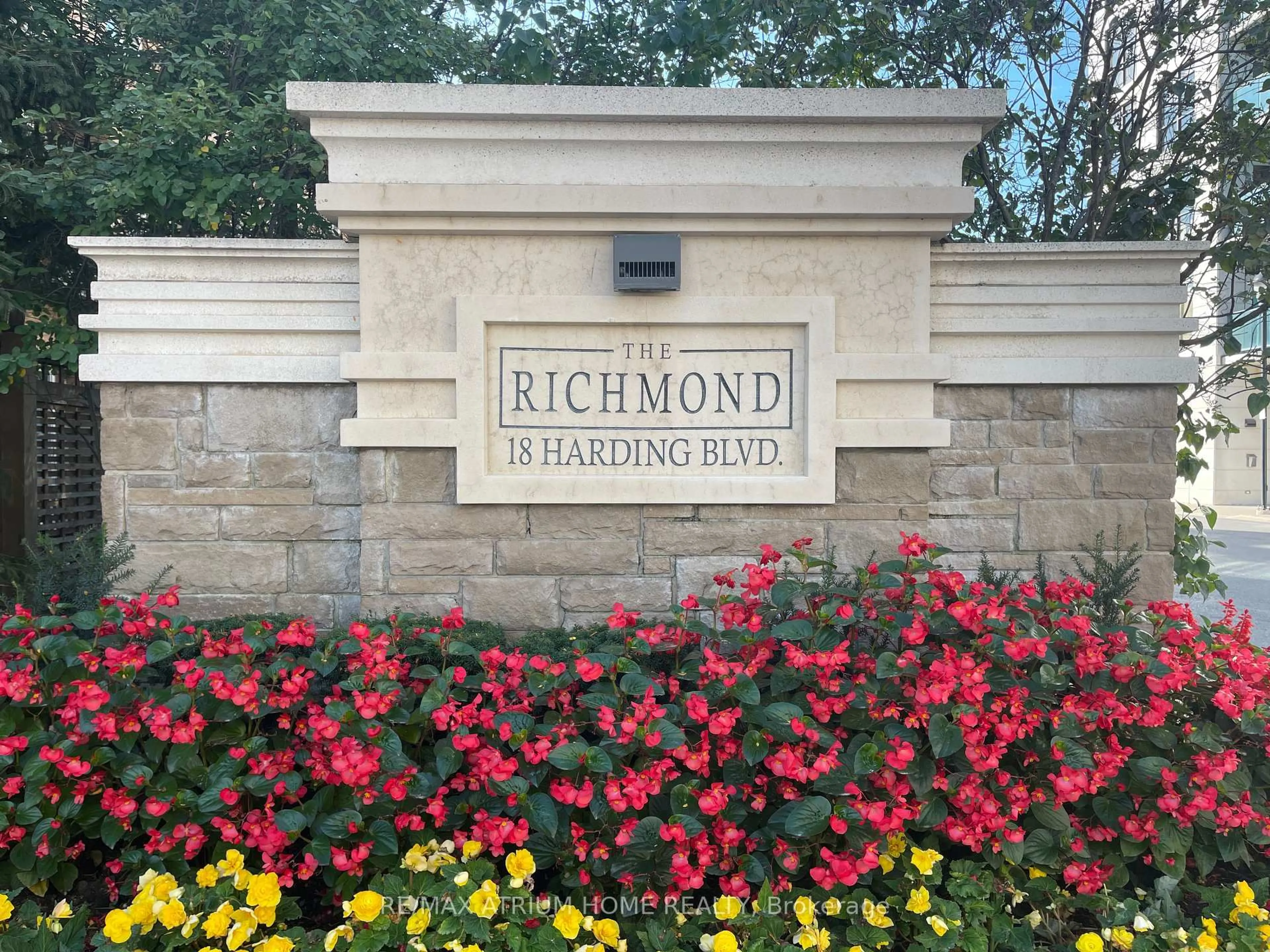 Unknown for 284 Church St, Richmond Hill Ontario L4C 9N4