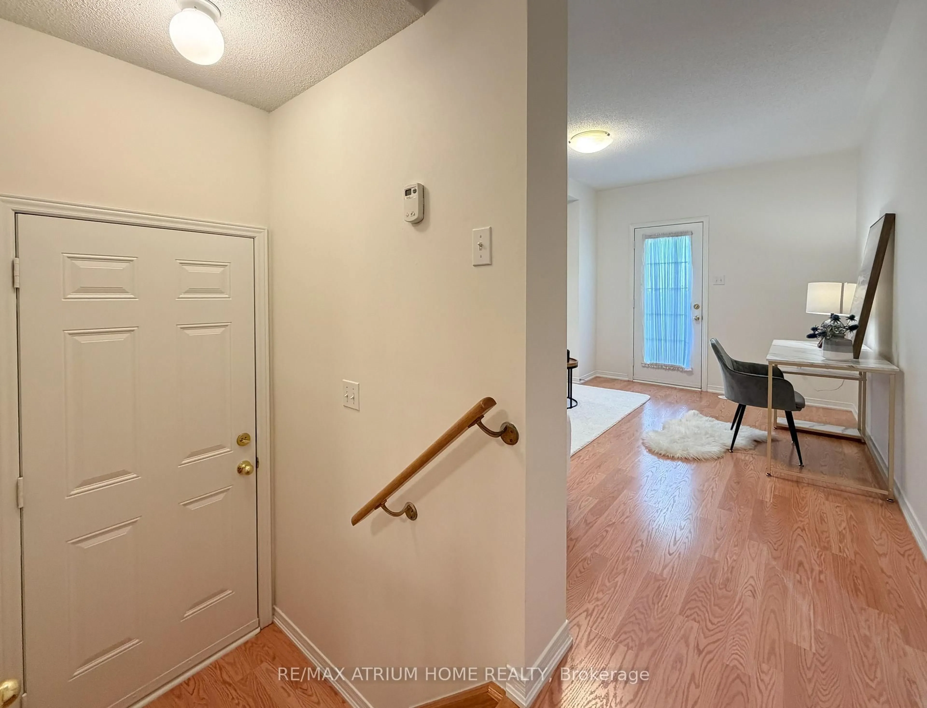 Indoor entryway for 284 Church St, Richmond Hill Ontario L4C 9N4