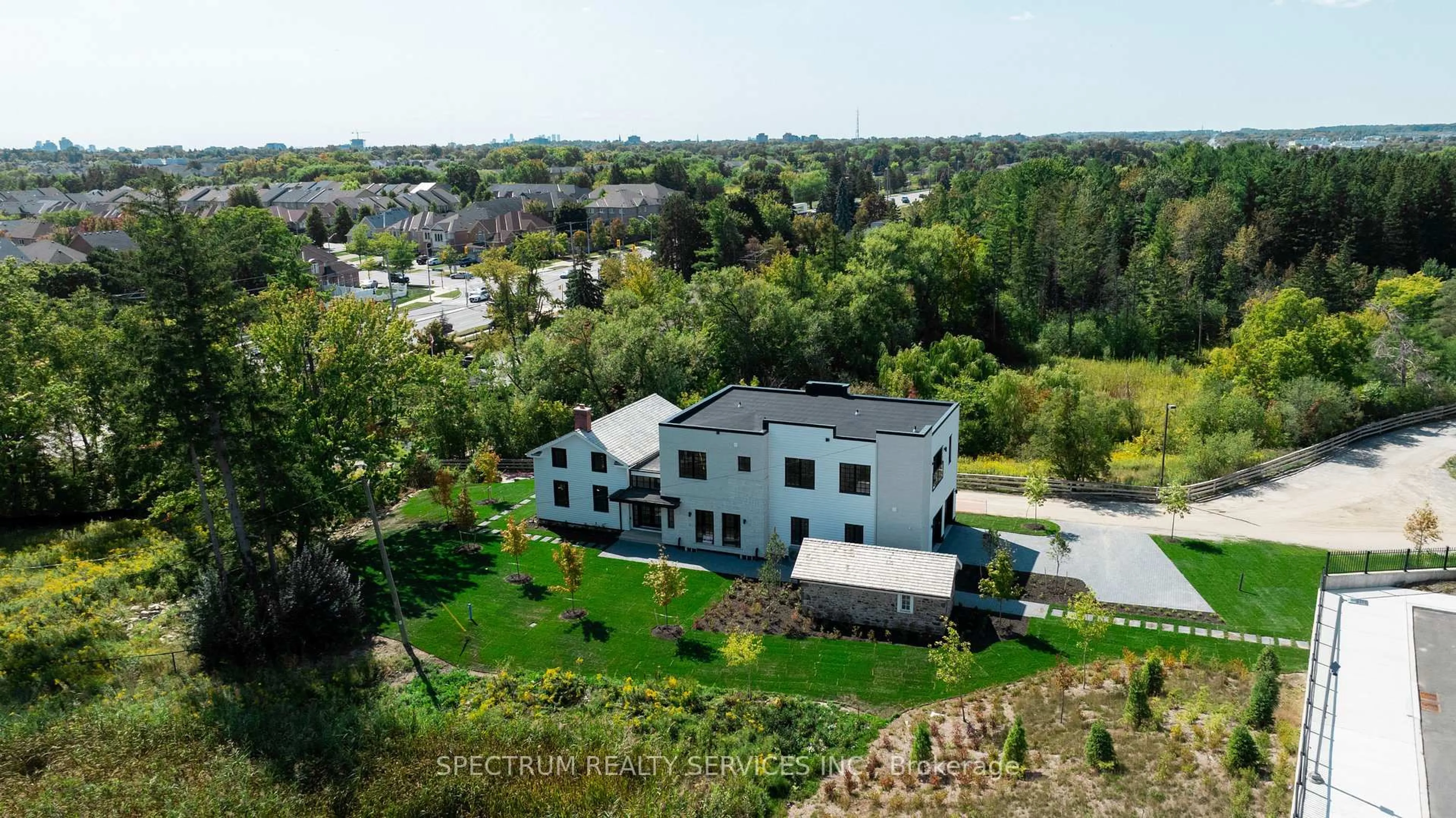 A pic from outside/outdoor area/front of a property/back of a property/a pic from drone, unknown for 1010 Elgin Mills Rd, Richmond Hill Ontario L4S 1M4
