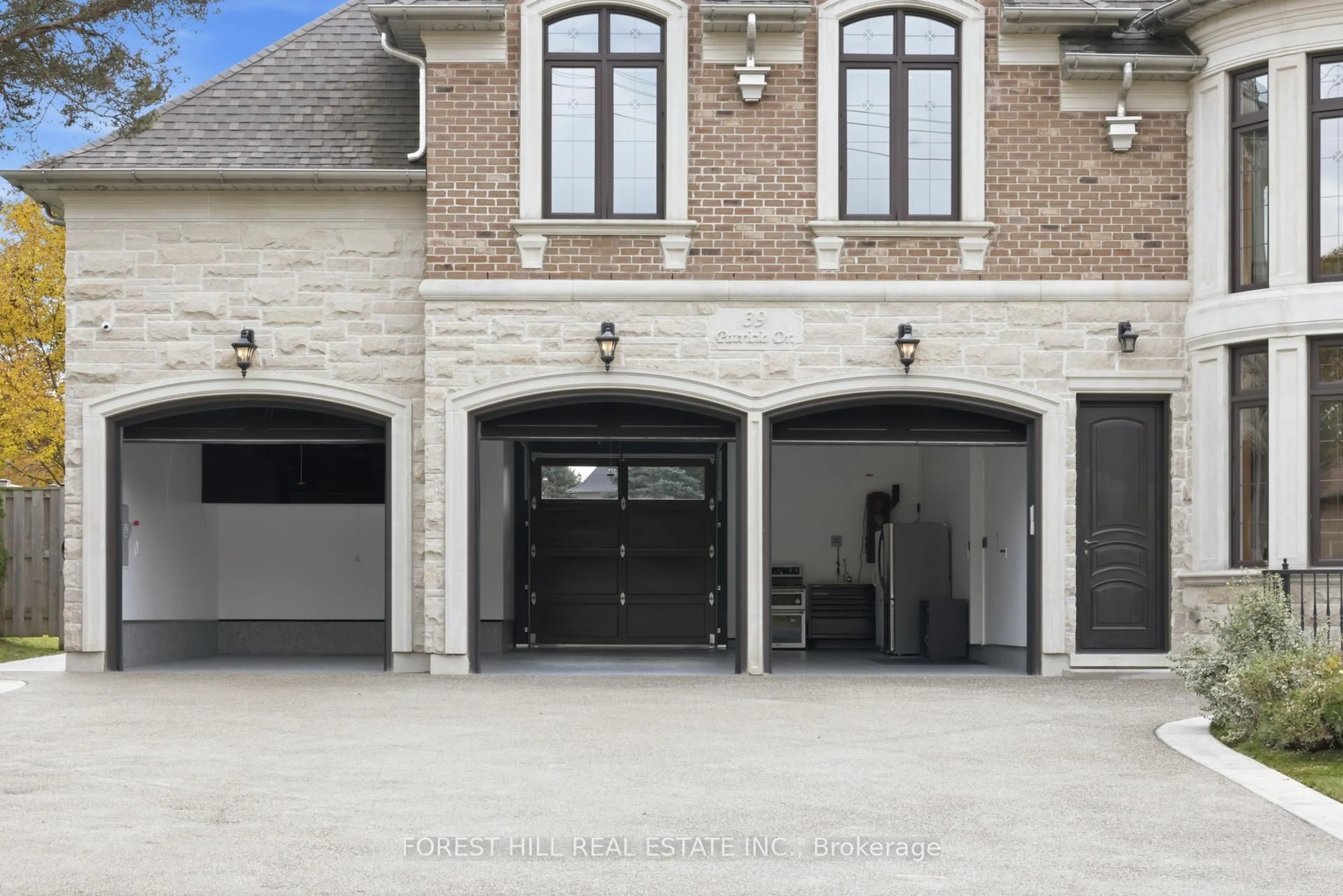 Unknown for 39 Patricia Dr, King Ontario L7B 1H5