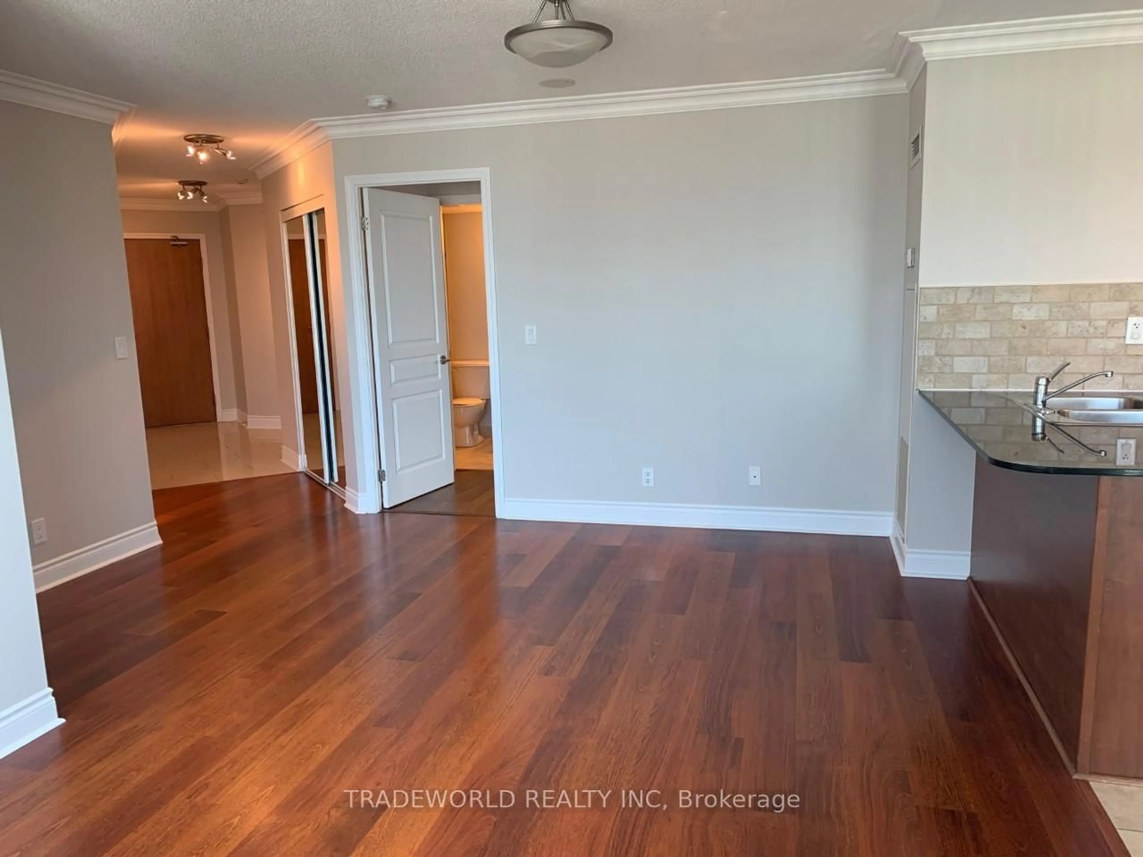 A pic of a room for 75 South Town Centre Blvd #1510, Markham Ontario L6G 0B3