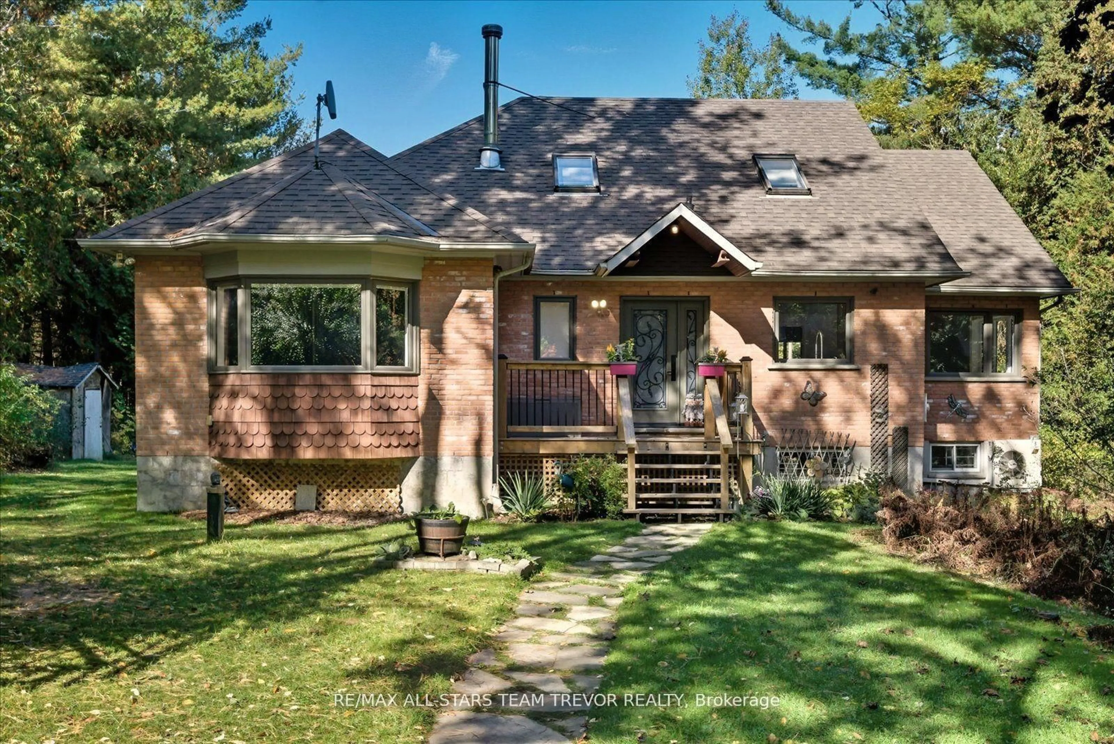 Home with brick exterior material, street for 5 Regent St, Georgina Ontario L0E 1N0