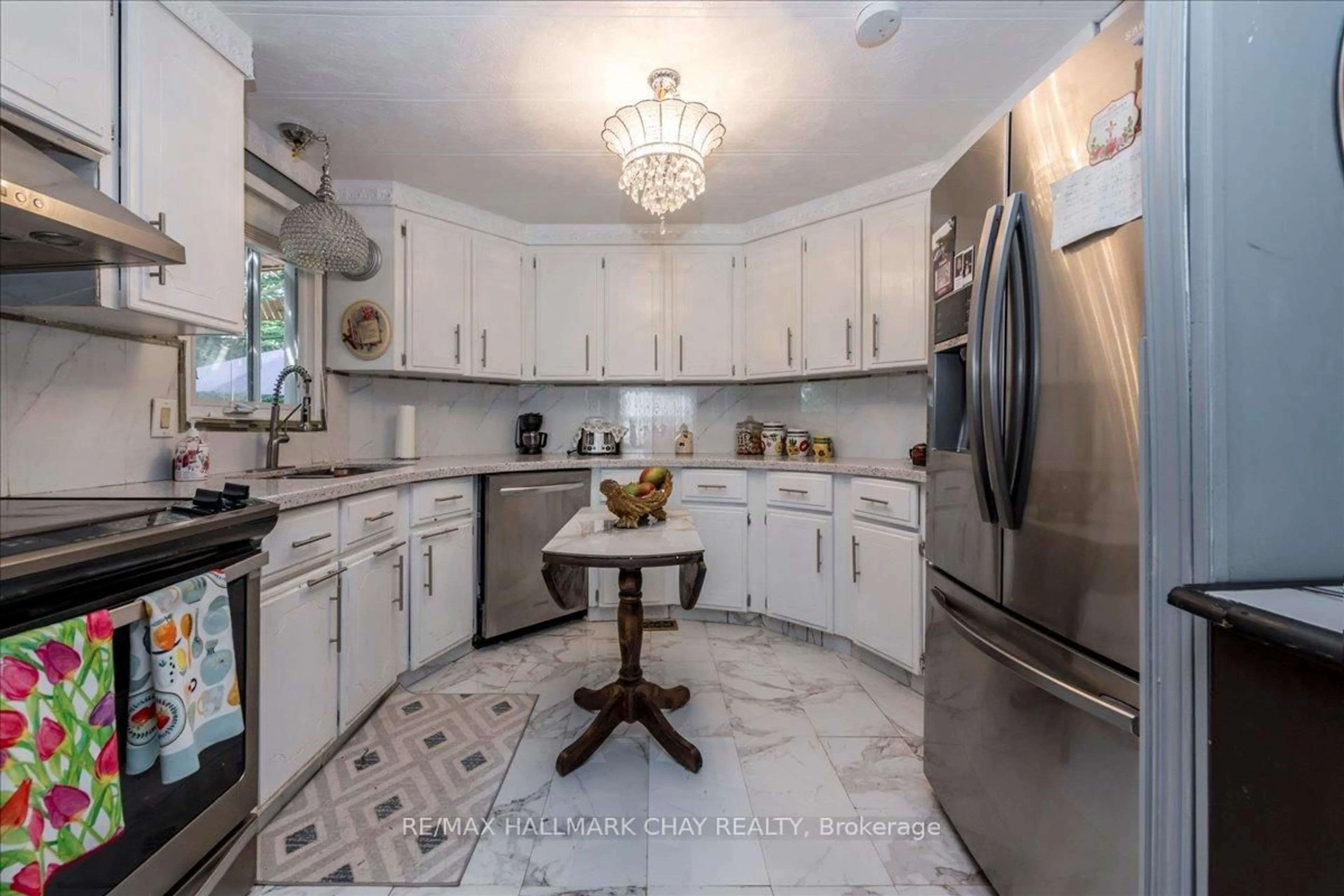 Open concept kitchen, ceramic/tile floor for 43 Linden Lane, Innisfil Ontario L9S 1P2