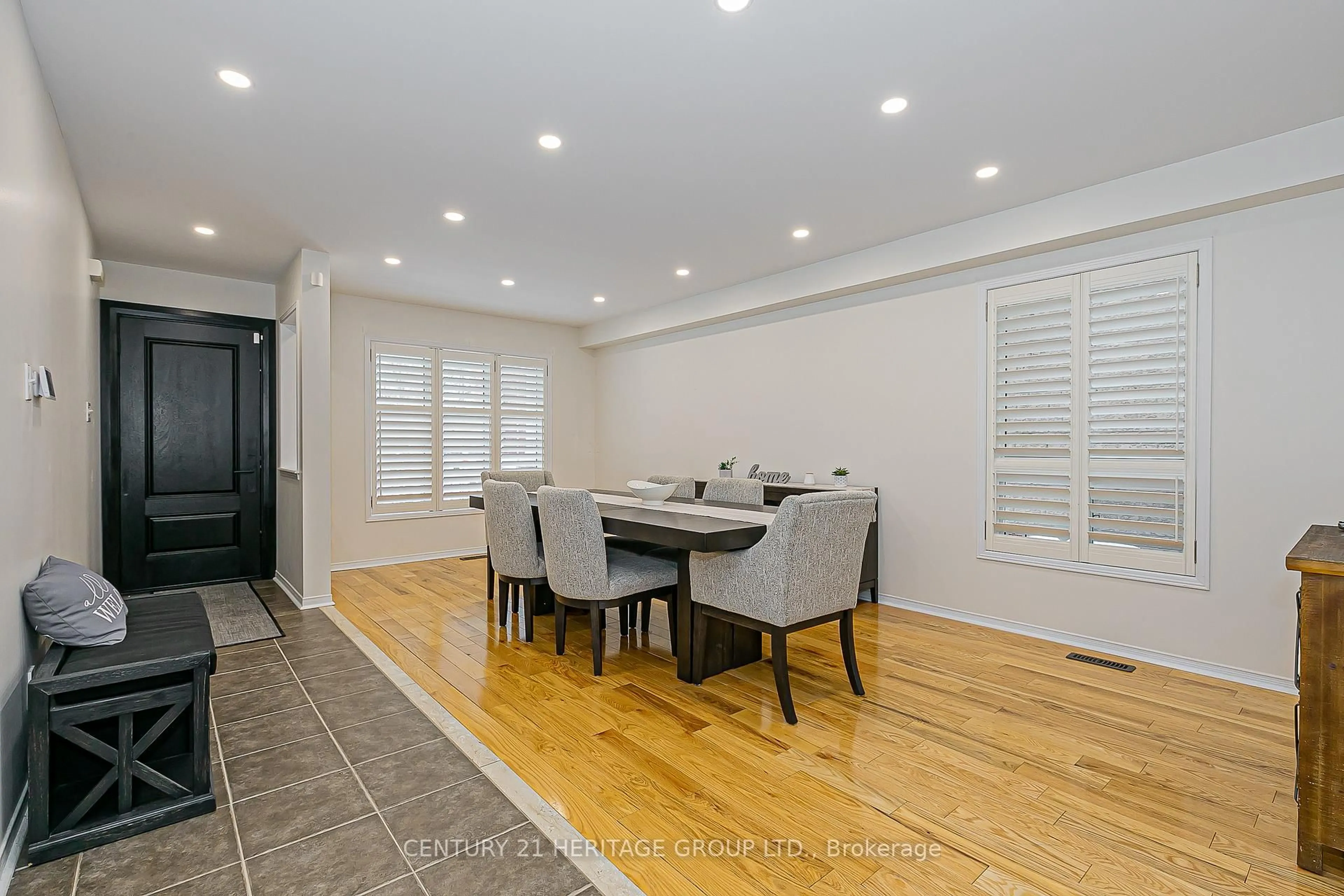Dining room, unknown for 122 Beare Tr, Newmarket Ontario L3X 3B6