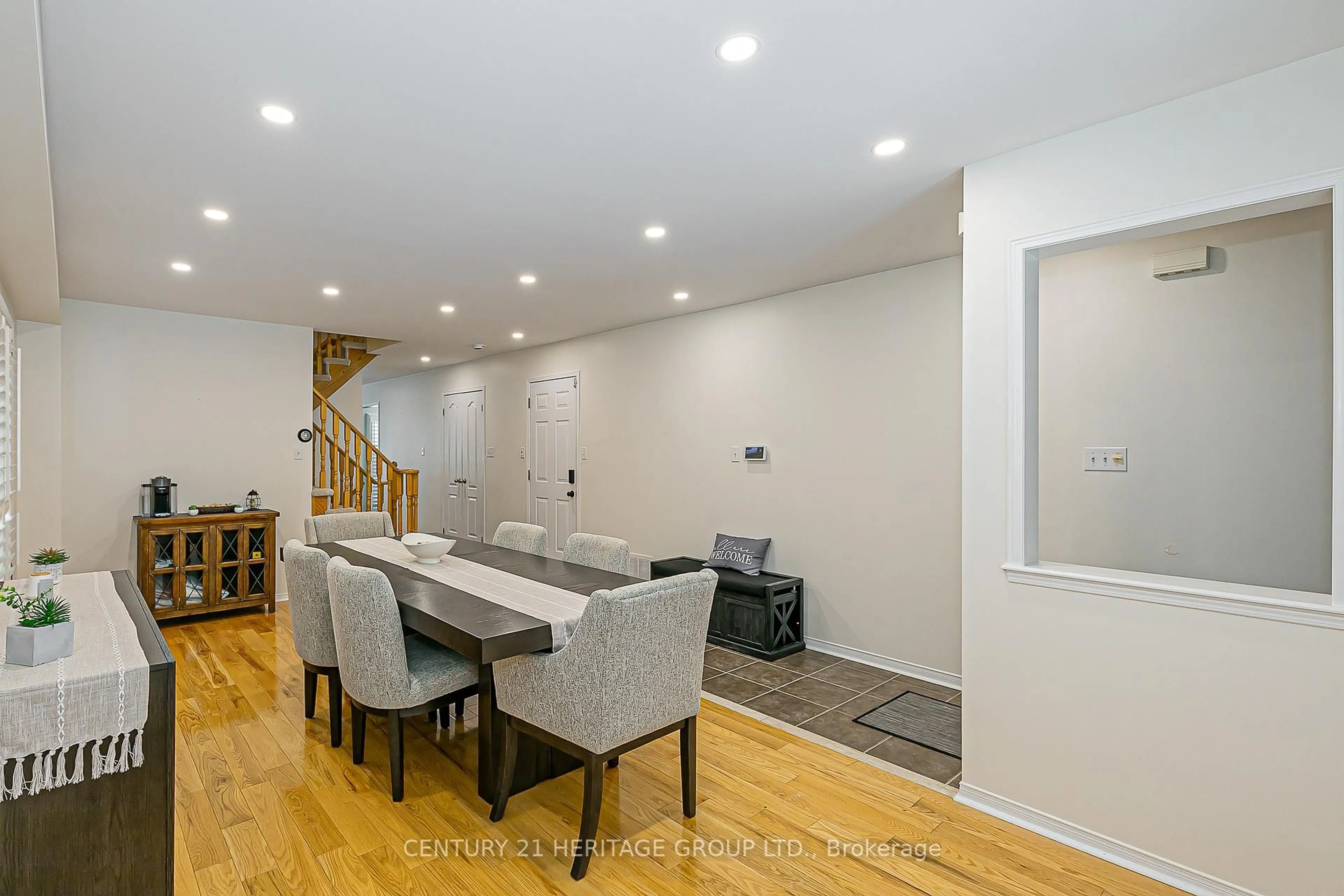 Unknown for 122 Beare Tr, Newmarket Ontario L3X 3B6