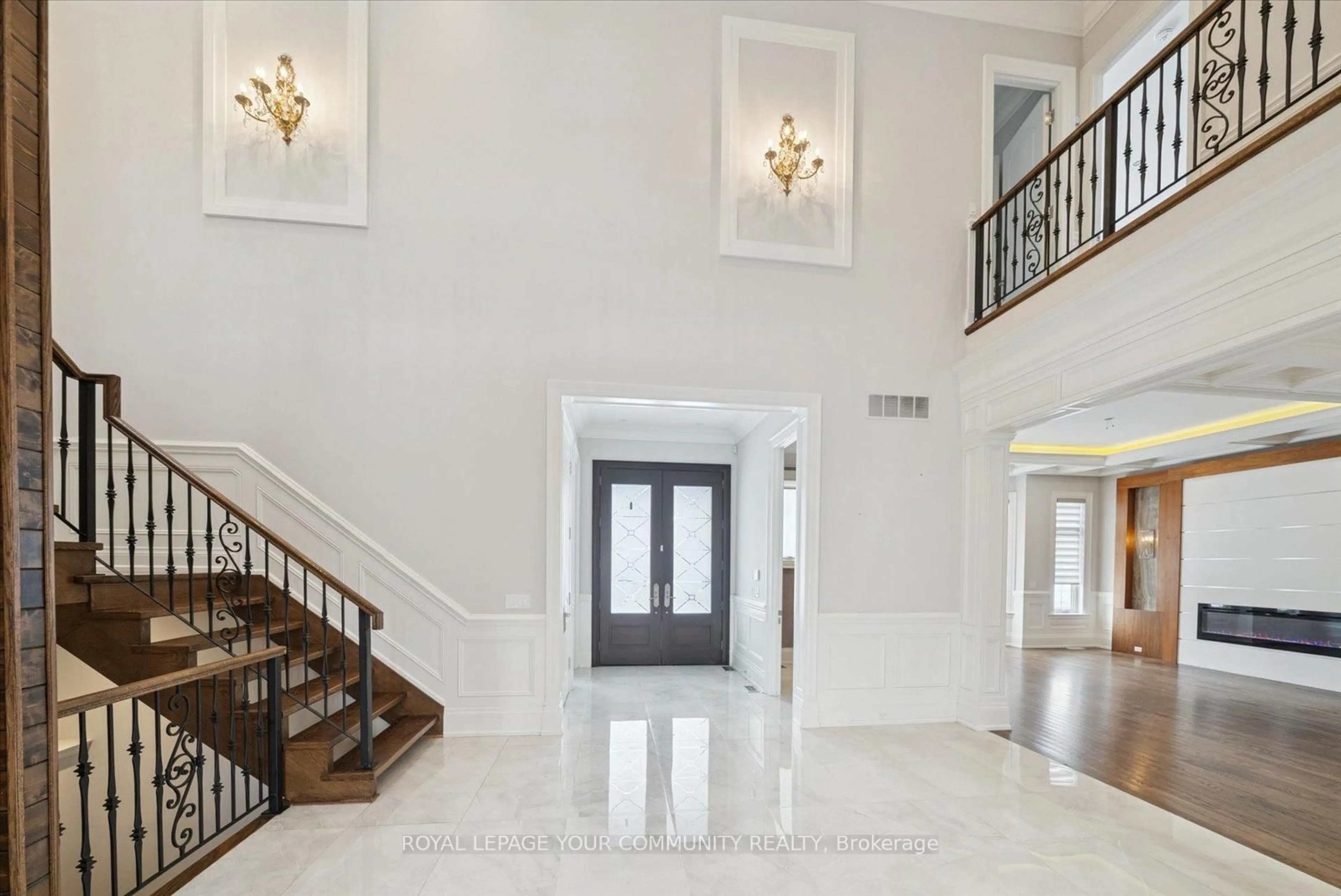 Indoor foyer for 2 Poplar Dr, Richmond Hill Ontario L4E 2W5
