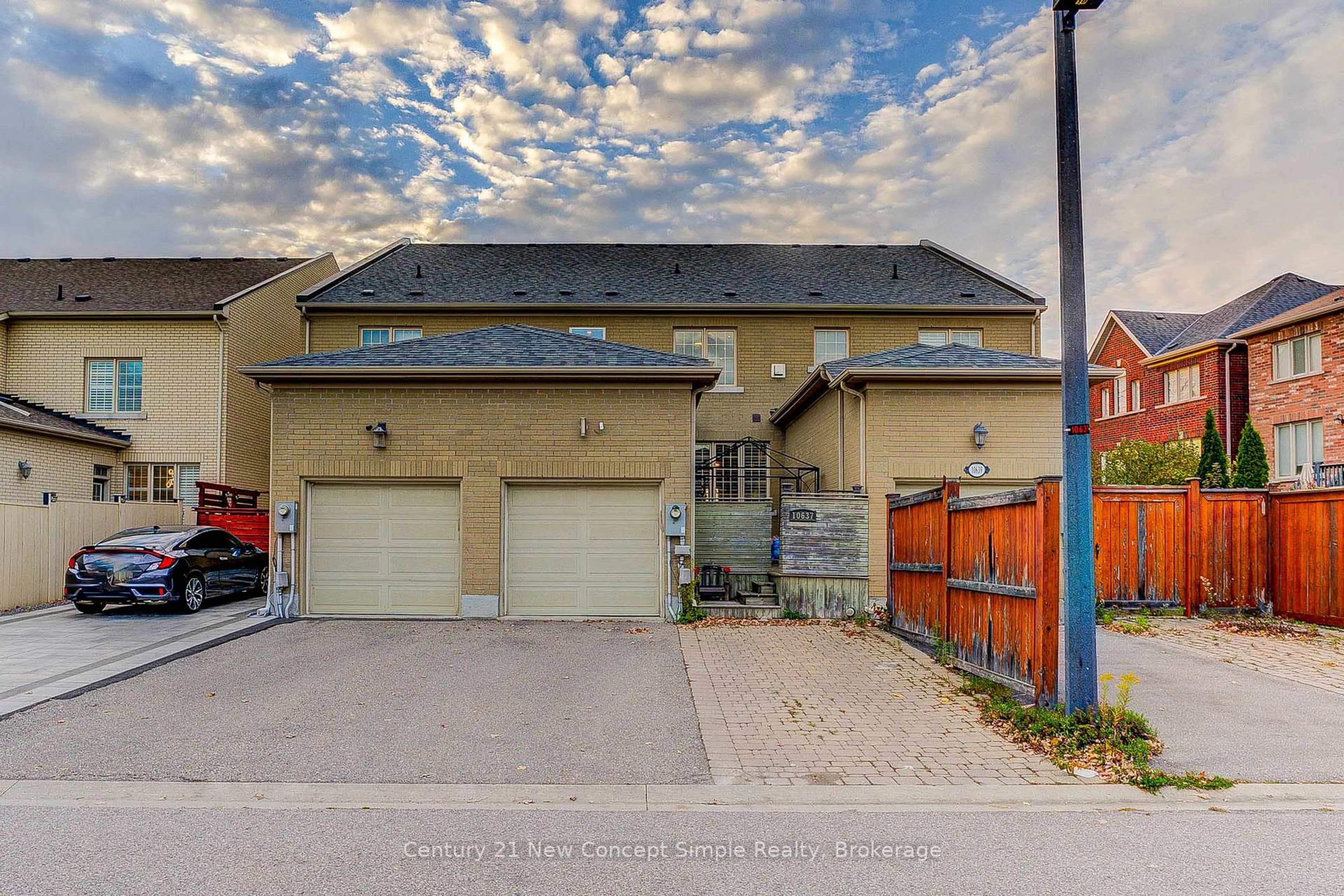A pic from outside/outdoor area/front of a property/back of a property/a pic from drone, street for 10637 Woodbine Ave, Markham Ontario L6C 0C7