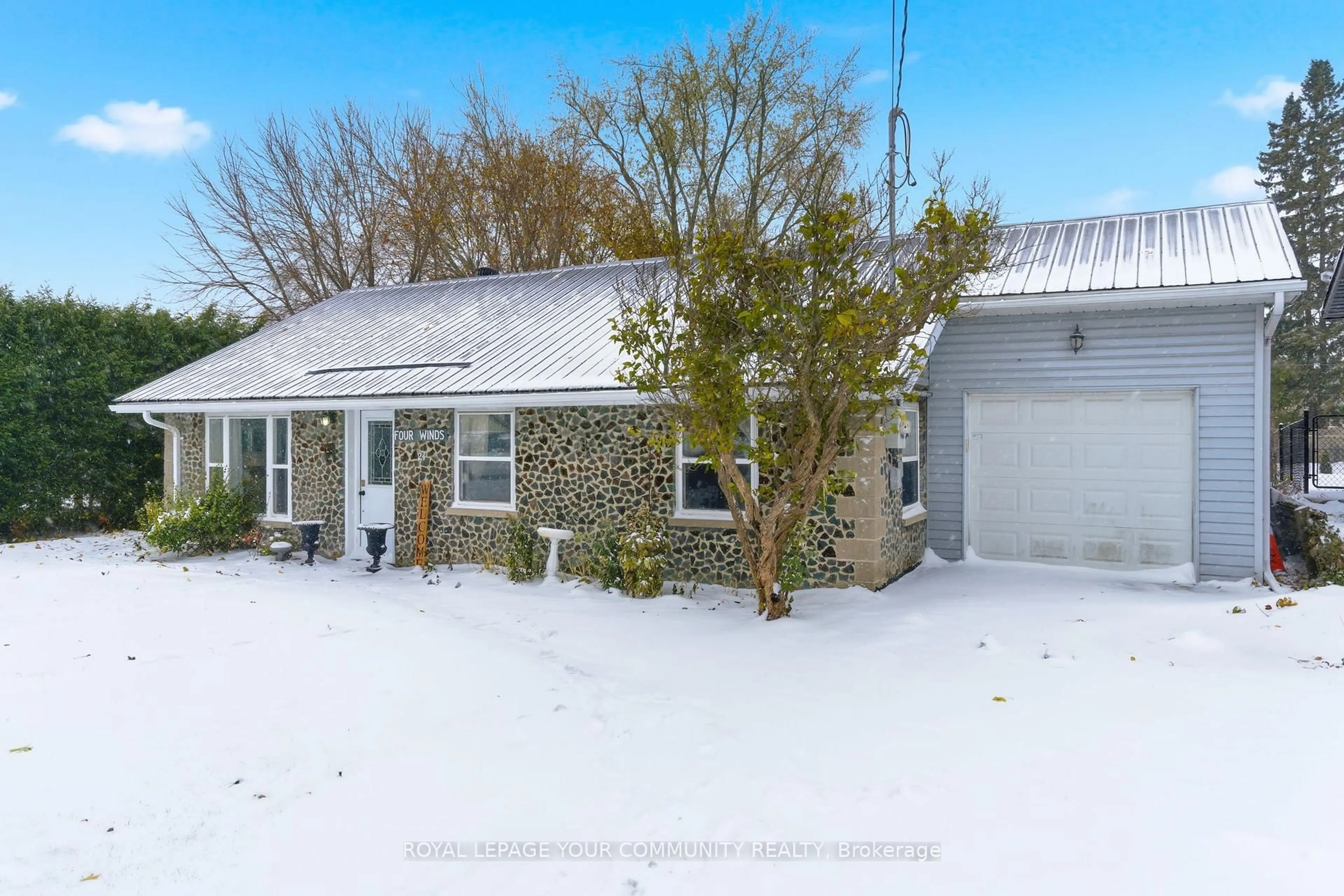 A pic from outside/outdoor area/front of a property/back of a property/a pic from drone, street for 24 Fairpark Lane, Georgina Ontario L0E 1N0