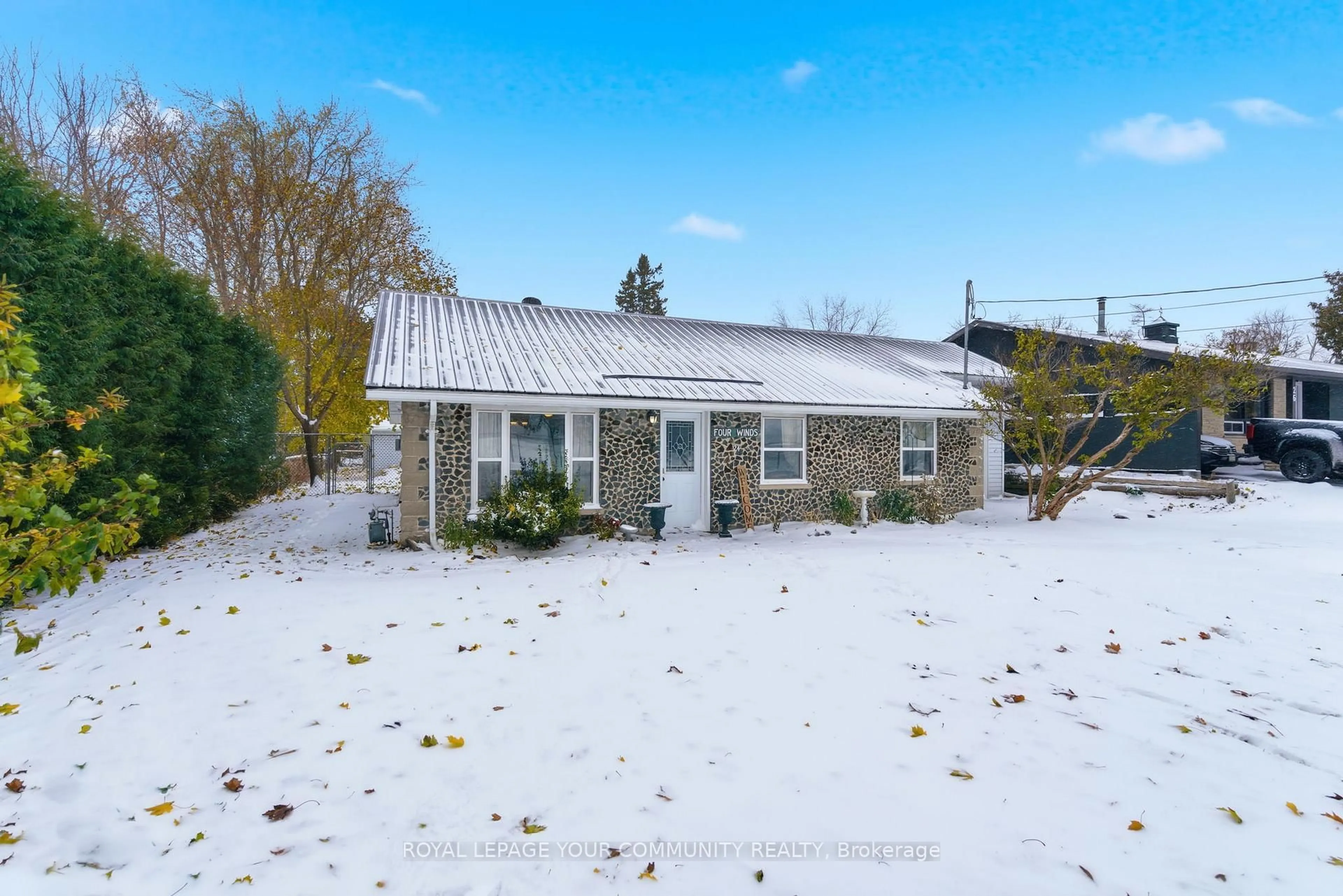 A pic from outside/outdoor area/front of a property/back of a property/a pic from drone, street for 24 Fairpark Lane, Georgina Ontario L0E 1N0