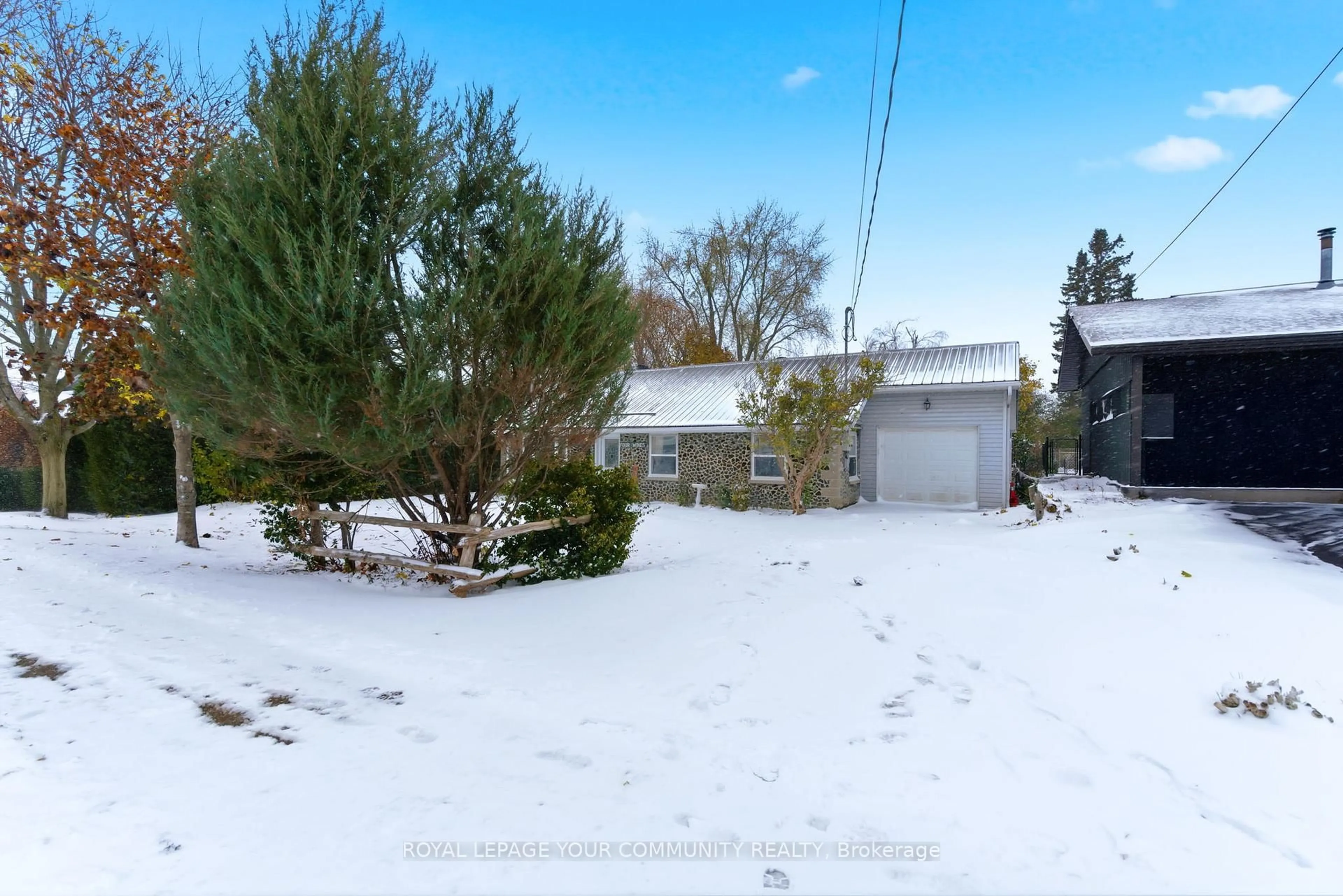 A pic from outside/outdoor area/front of a property/back of a property/a pic from drone, street for 24 Fairpark Lane, Georgina Ontario L0E 1N0