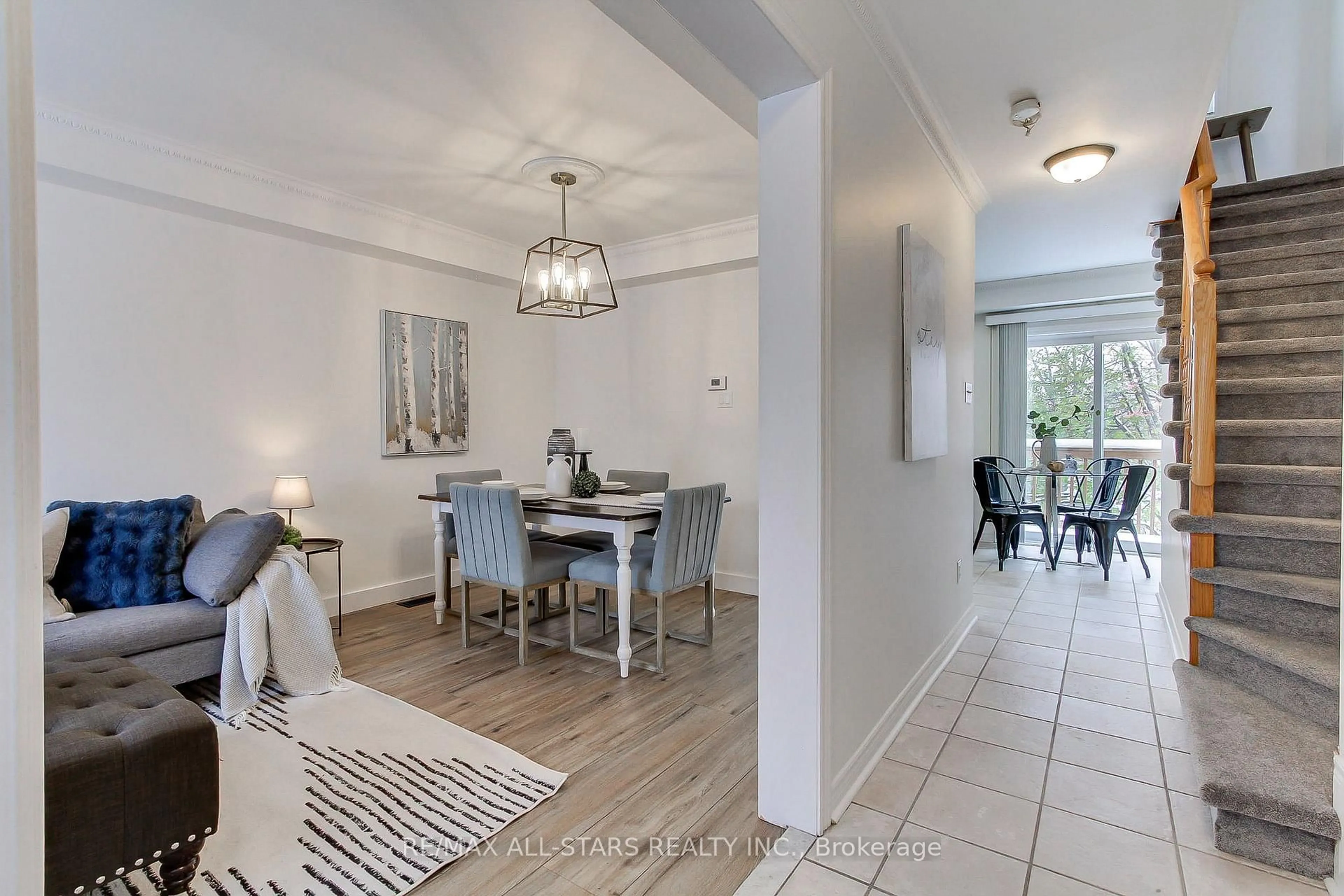 Dining room, unknown for 78 Lancaster Crt, Georgina Ontario L4P 3Z9