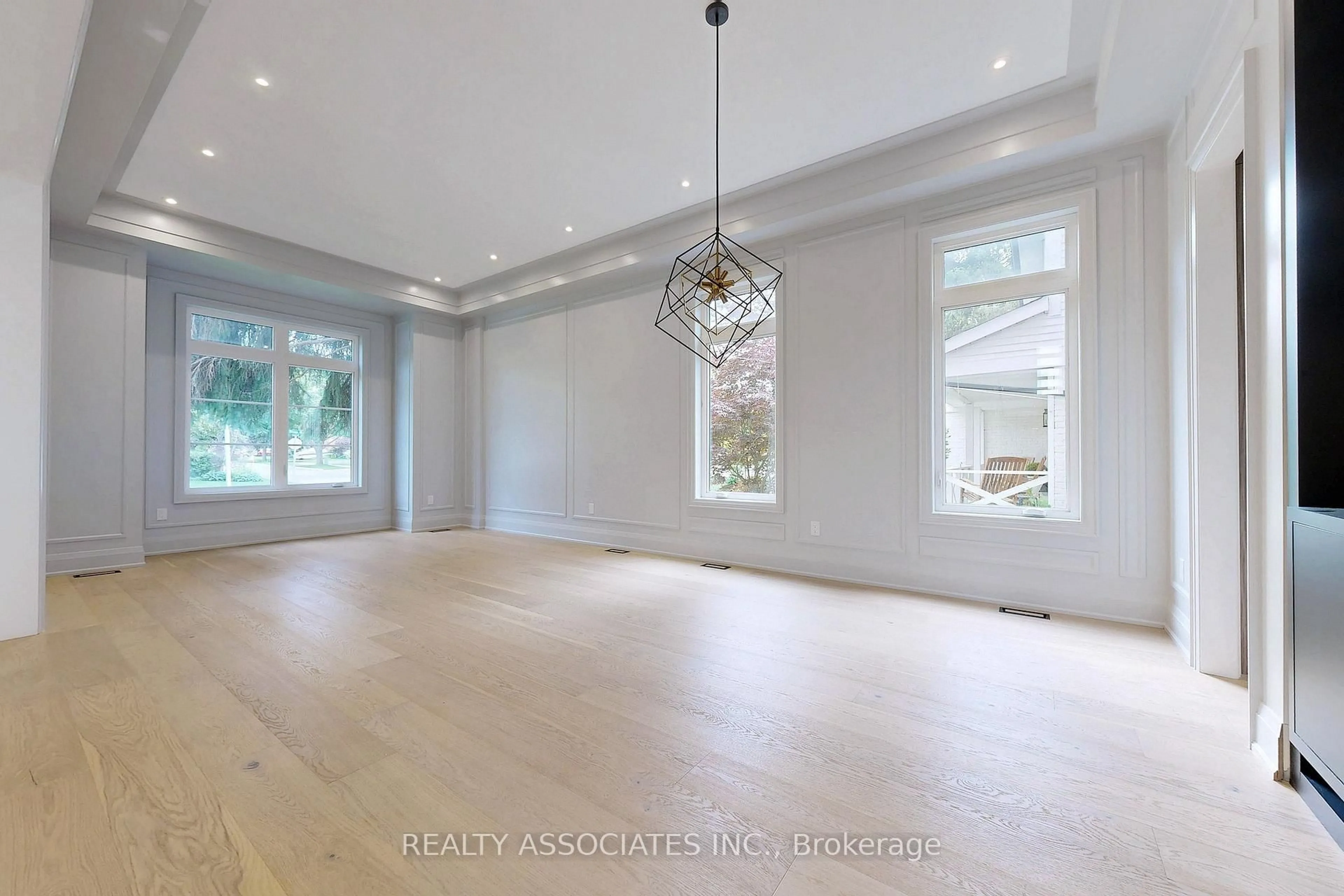 Unknown for 32 Cossar Ave, Aurora Ontario L4G 3N8