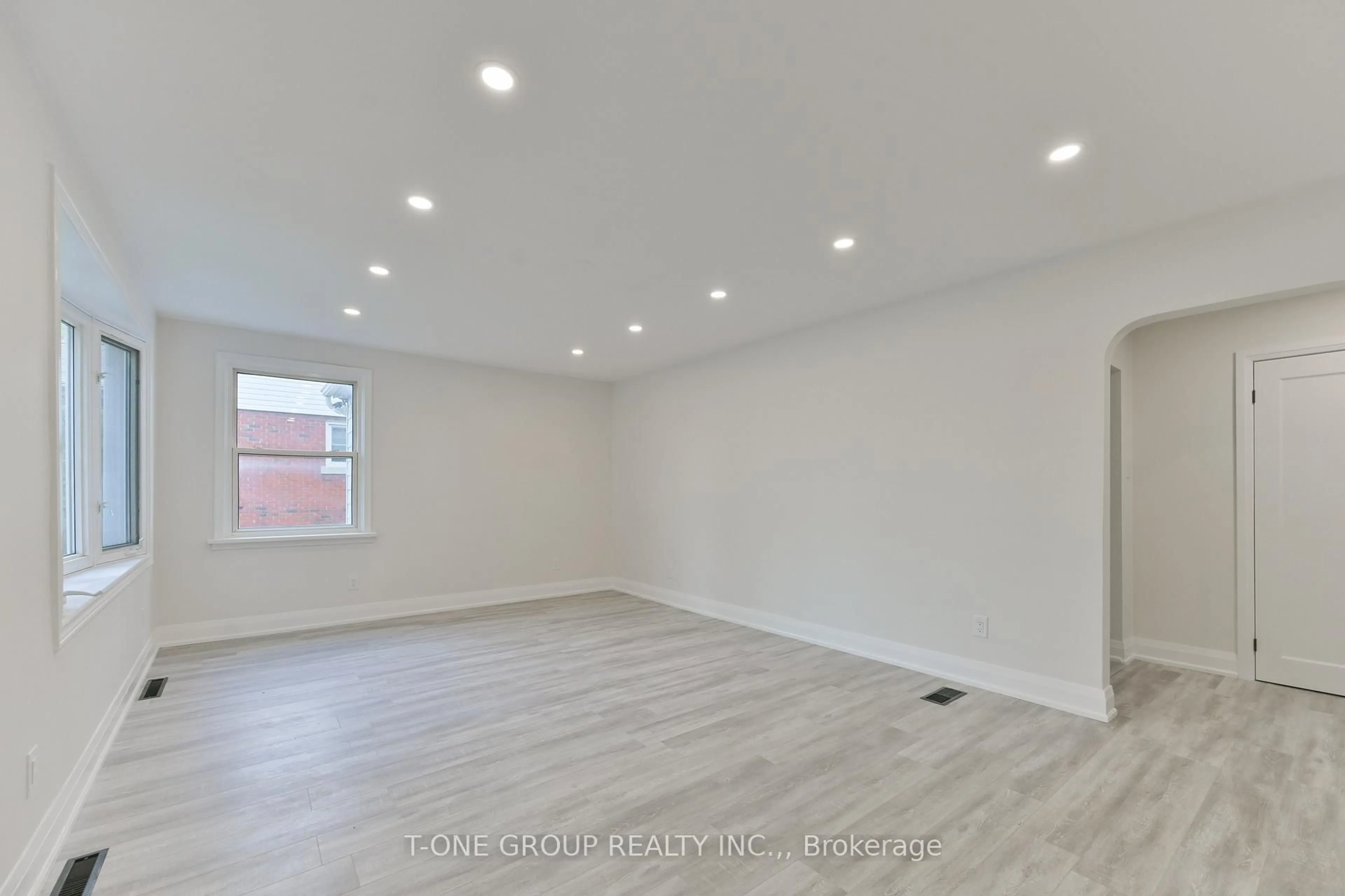 A pic of a room for 18160 Leslie St, East Gwillimbury Ontario L9N 0M5