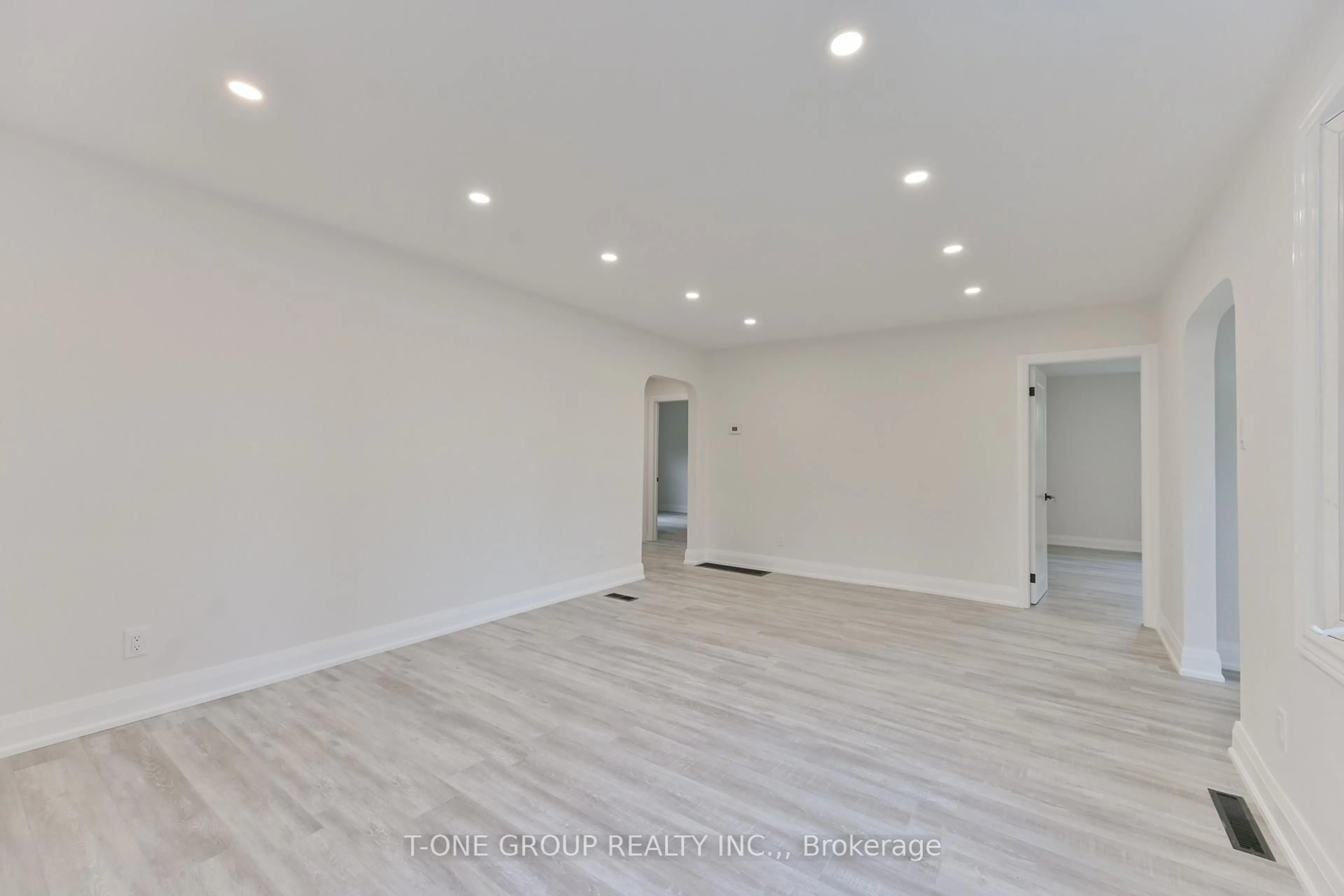 A pic of a room for 18160 Leslie St, East Gwillimbury Ontario L9N 0M5