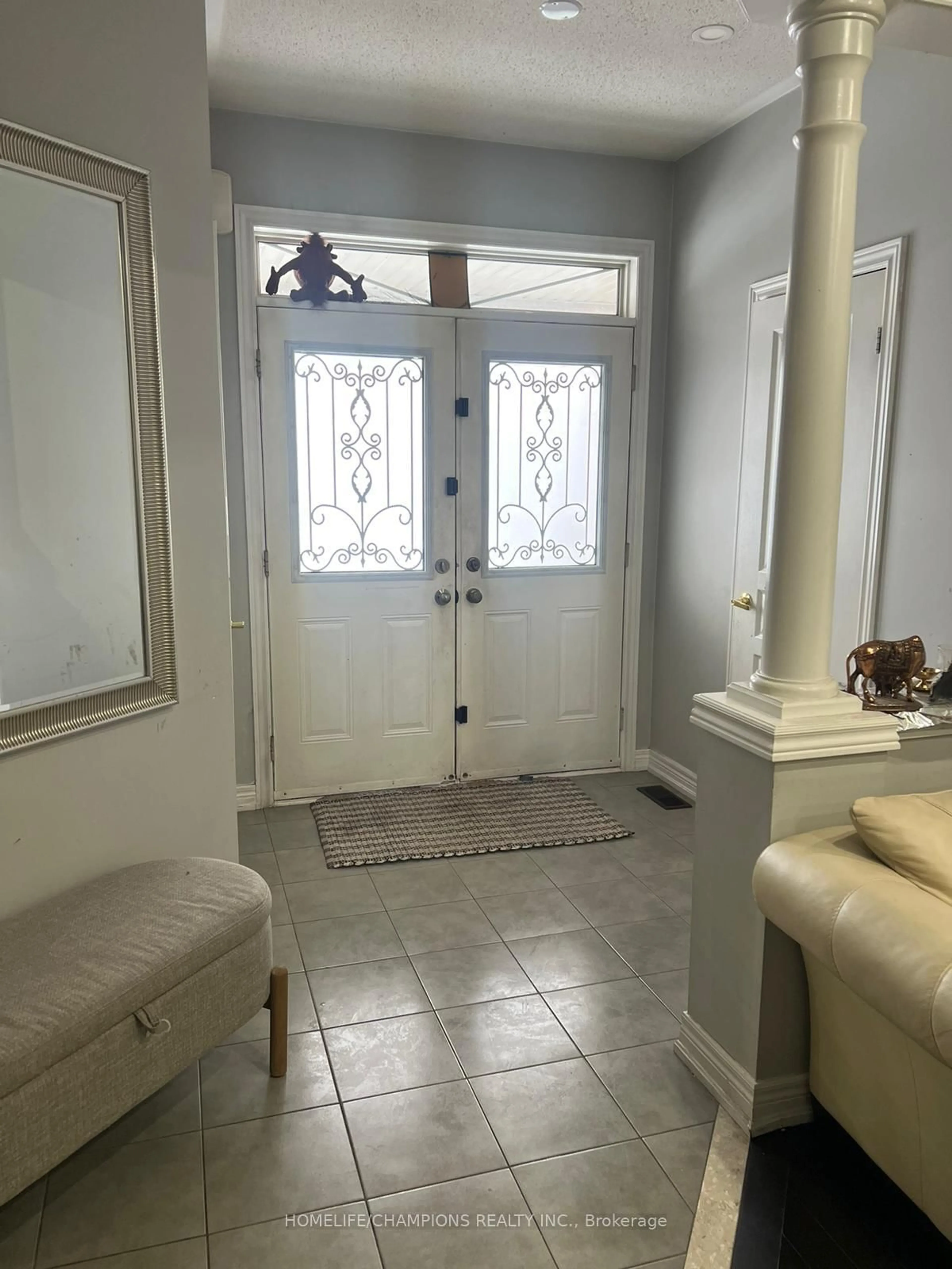 Indoor entryway for 23 Durhamview Cres, Whitchurch-Stouffville Ontario L4A 1H4