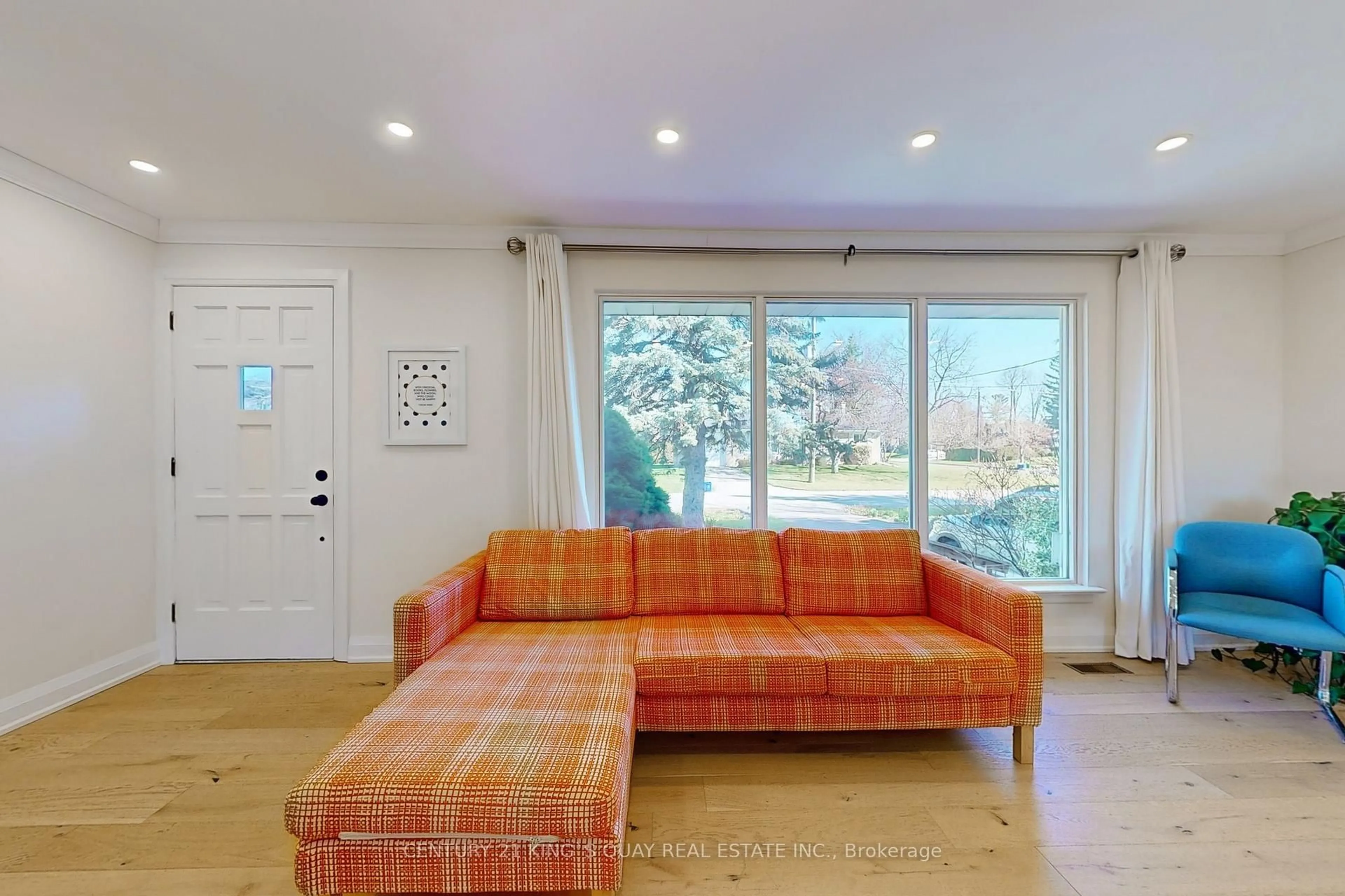 Living room with furniture, unknown for 4 Honeybourne Cres, Markham Ontario L3P 1P3