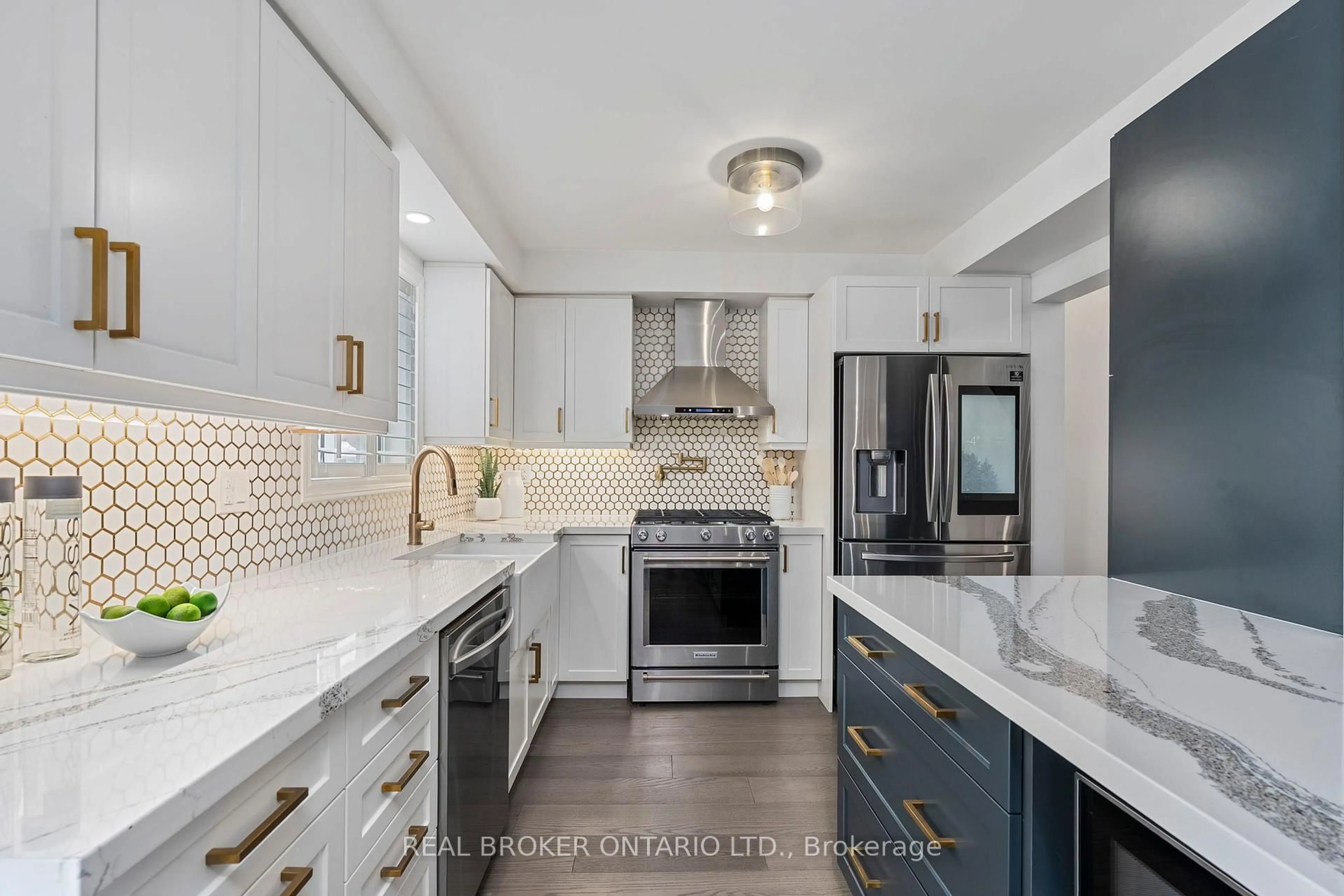 Contemporary kitchen, ceramic/tile floor for 170 St Joan Of Arc Ave, Vaughan Ontario L6A 3B8