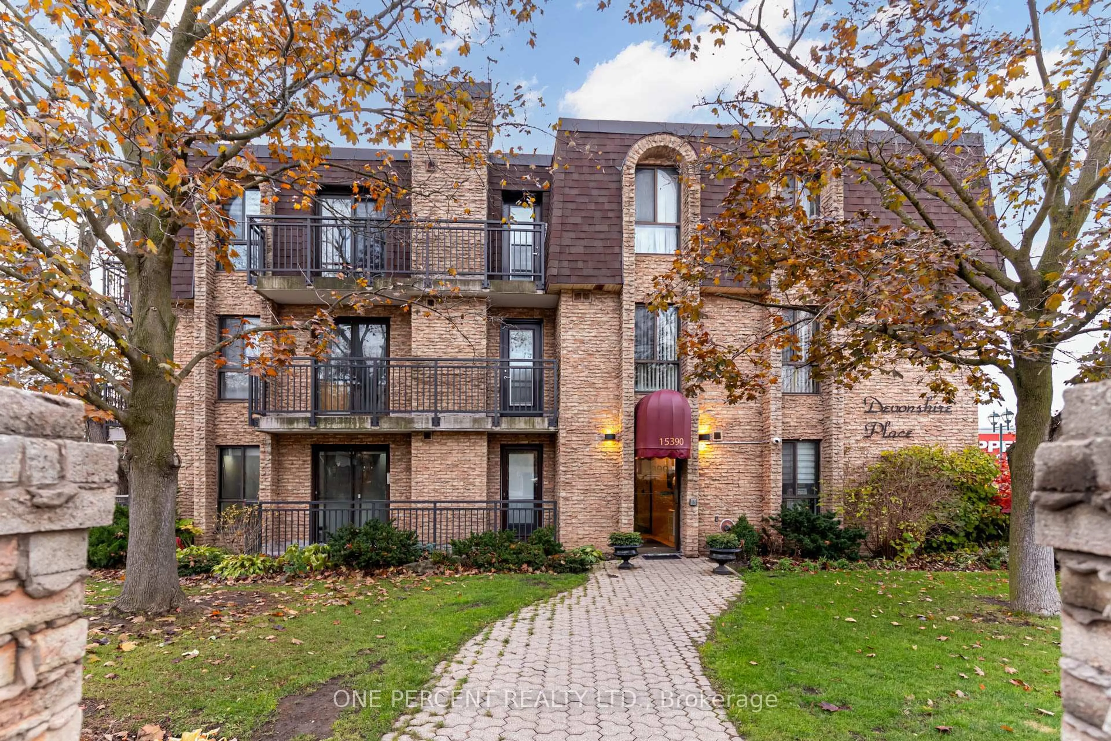 Home with brick exterior material, street for 15390 Yonge St #406, Aurora Ontario L4G 1N8