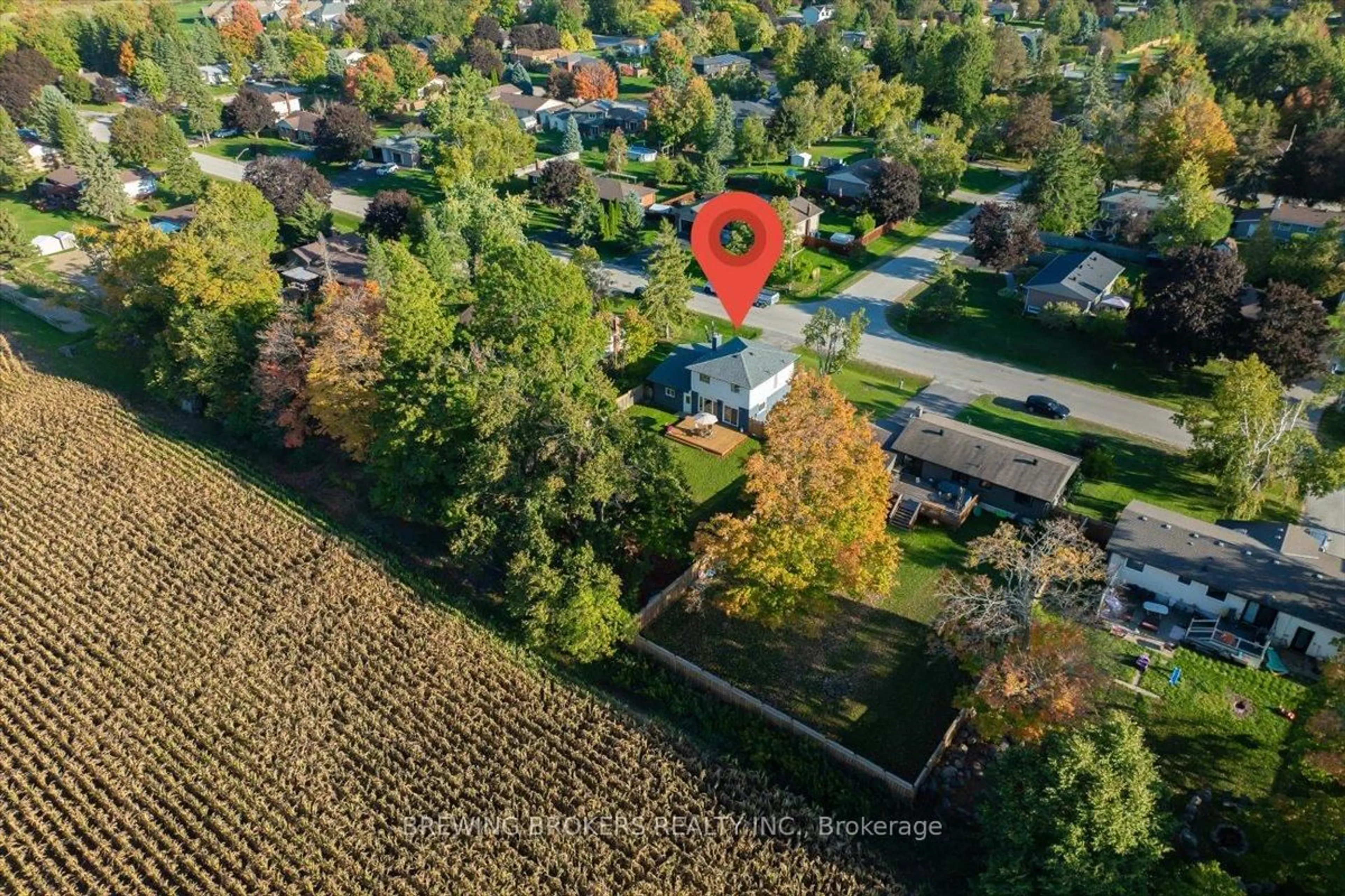 A pic from outside/outdoor area/front of a property/back of a property/a pic from drone, unknown for 261 Nelson Cres, Innisfil Ontario L9S 1E5