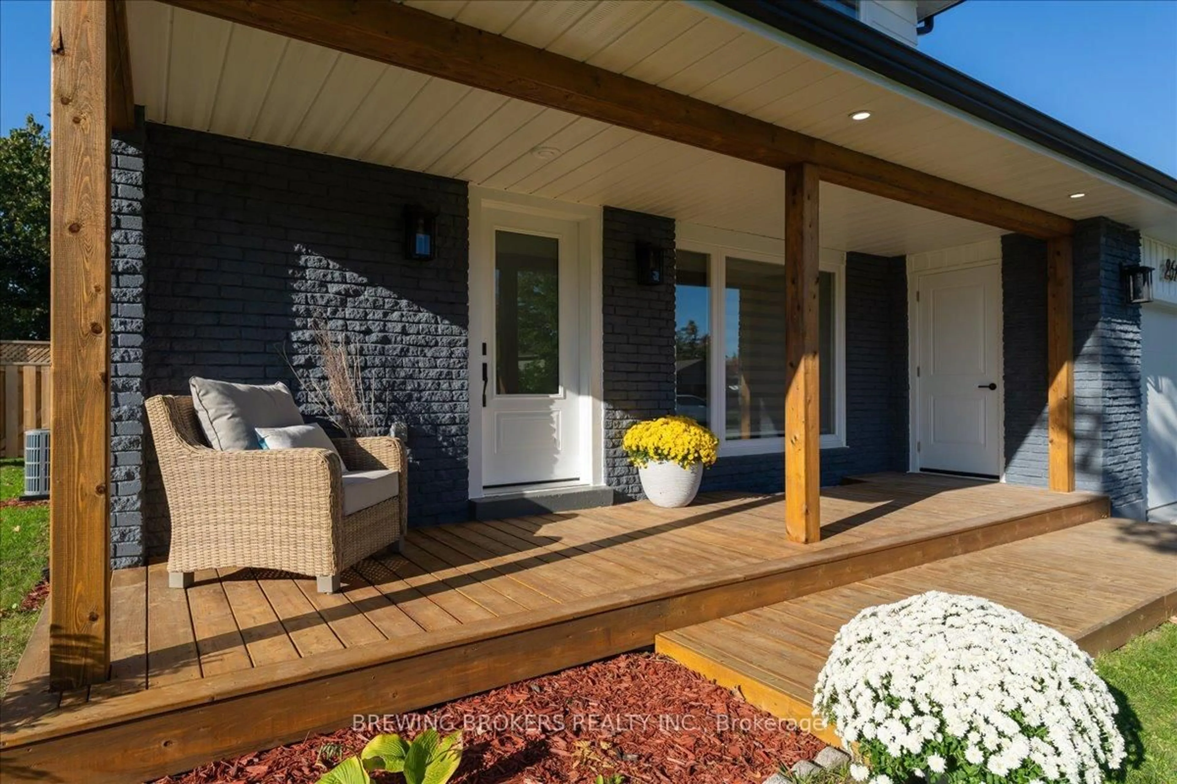 Patio, unknown for 261 Nelson Cres, Innisfil Ontario L9S 1E5