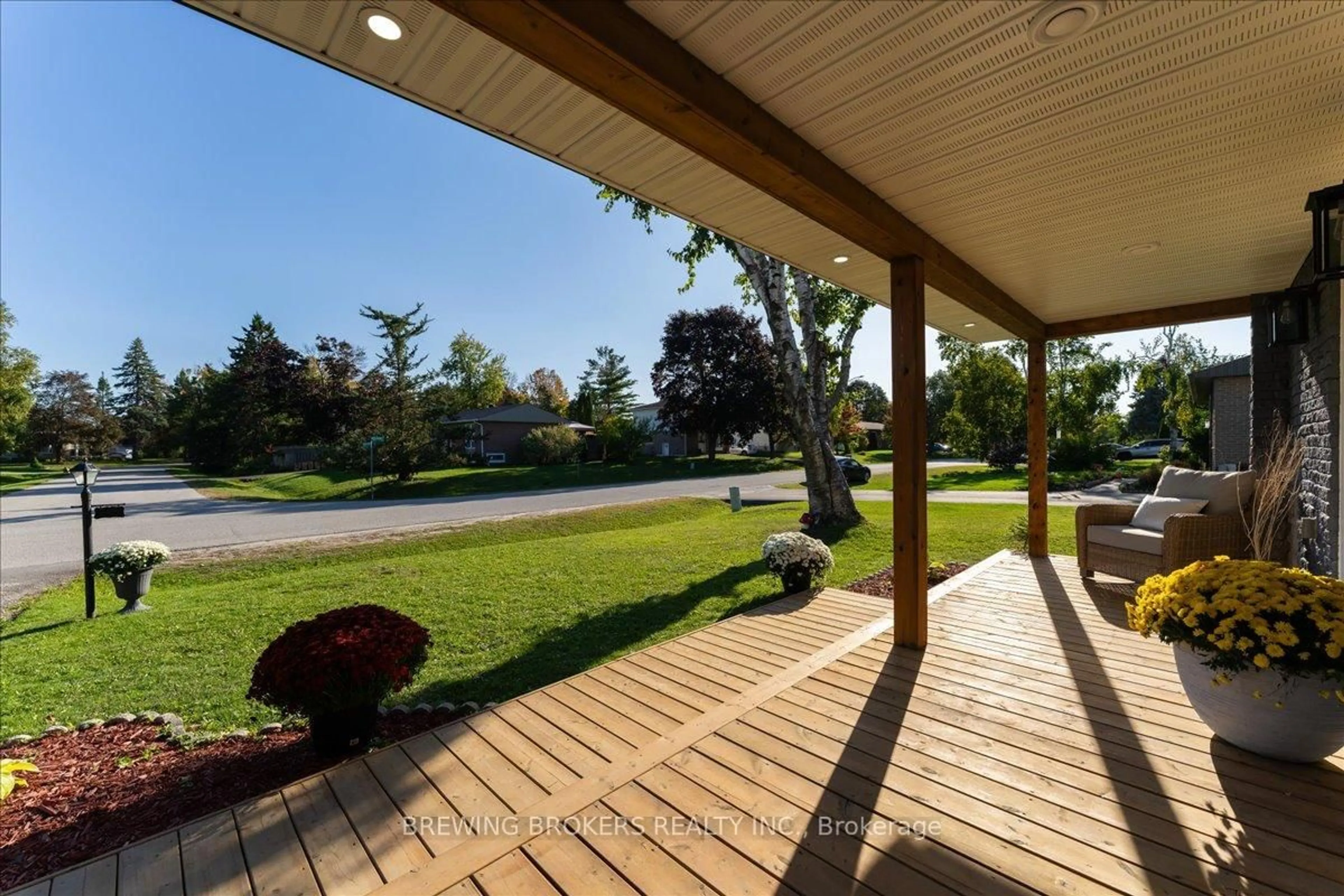 Patio, unknown for 261 Nelson Cres, Innisfil Ontario L9S 1E5