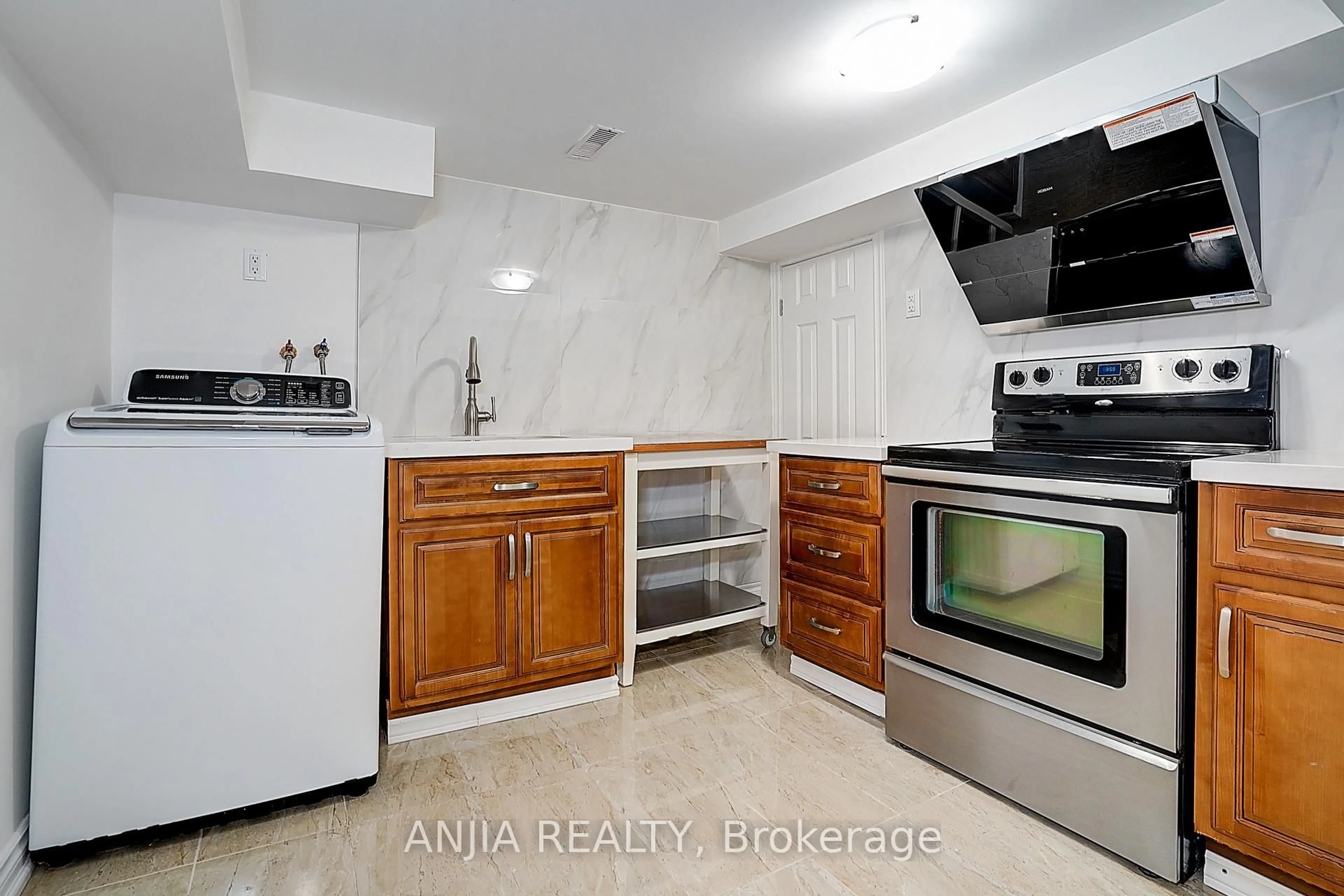 Unknown for (Lower Level)40 Foxglove Crt, Markham Ontario L3R 3Y3