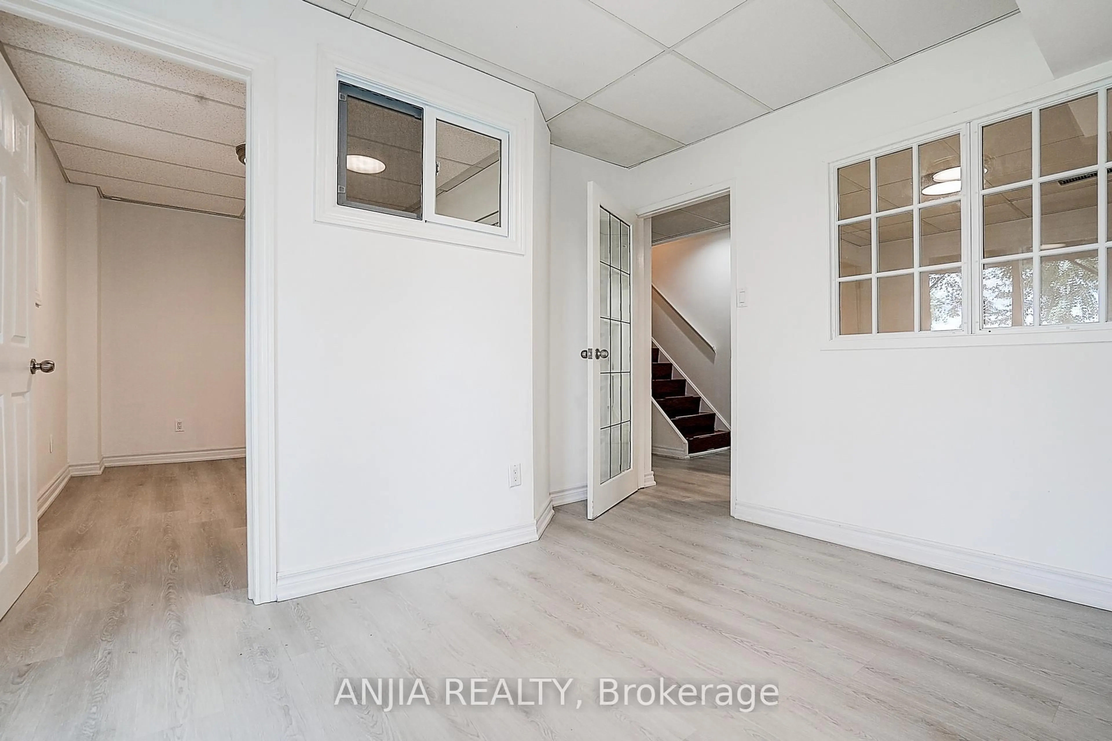 Indoor entryway for (Lower Level)40 Foxglove Crt, Markham Ontario L3R 3Y3