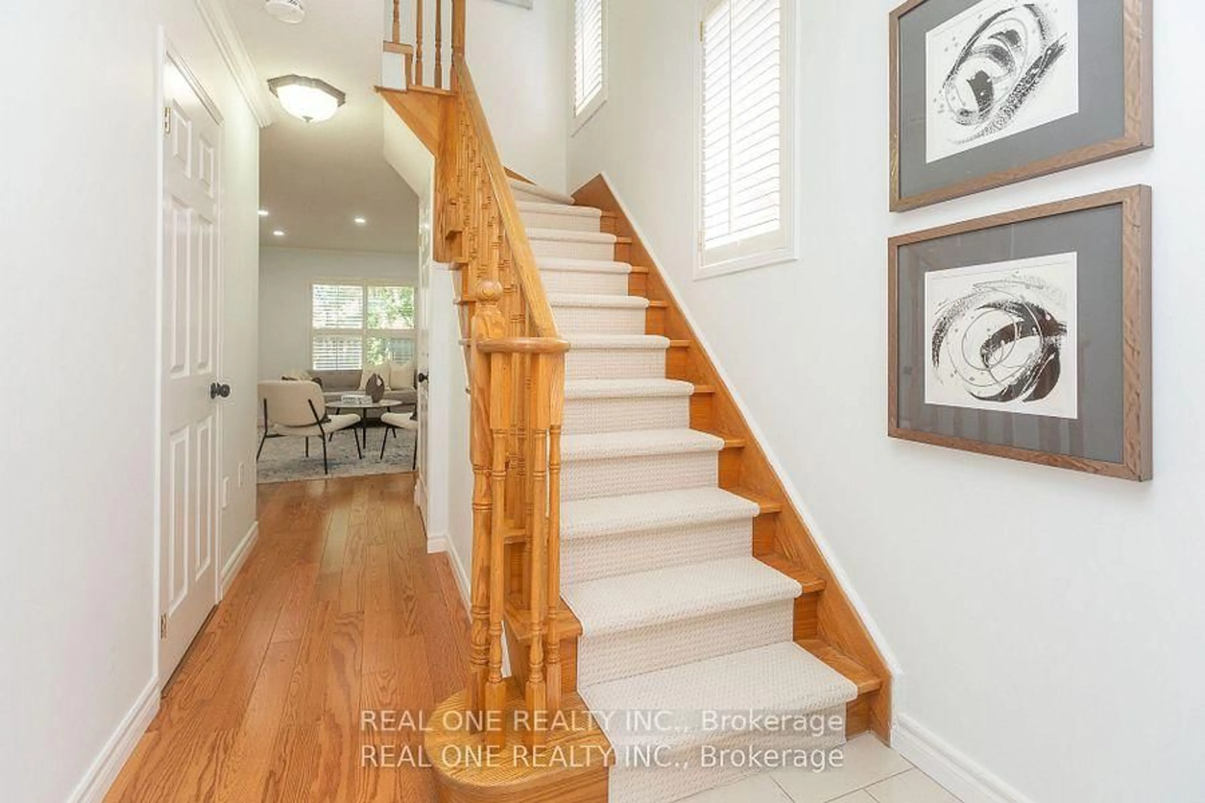 Stairs for 31 Cougar Crt, Richmond Hill Ontario L4S 1H7