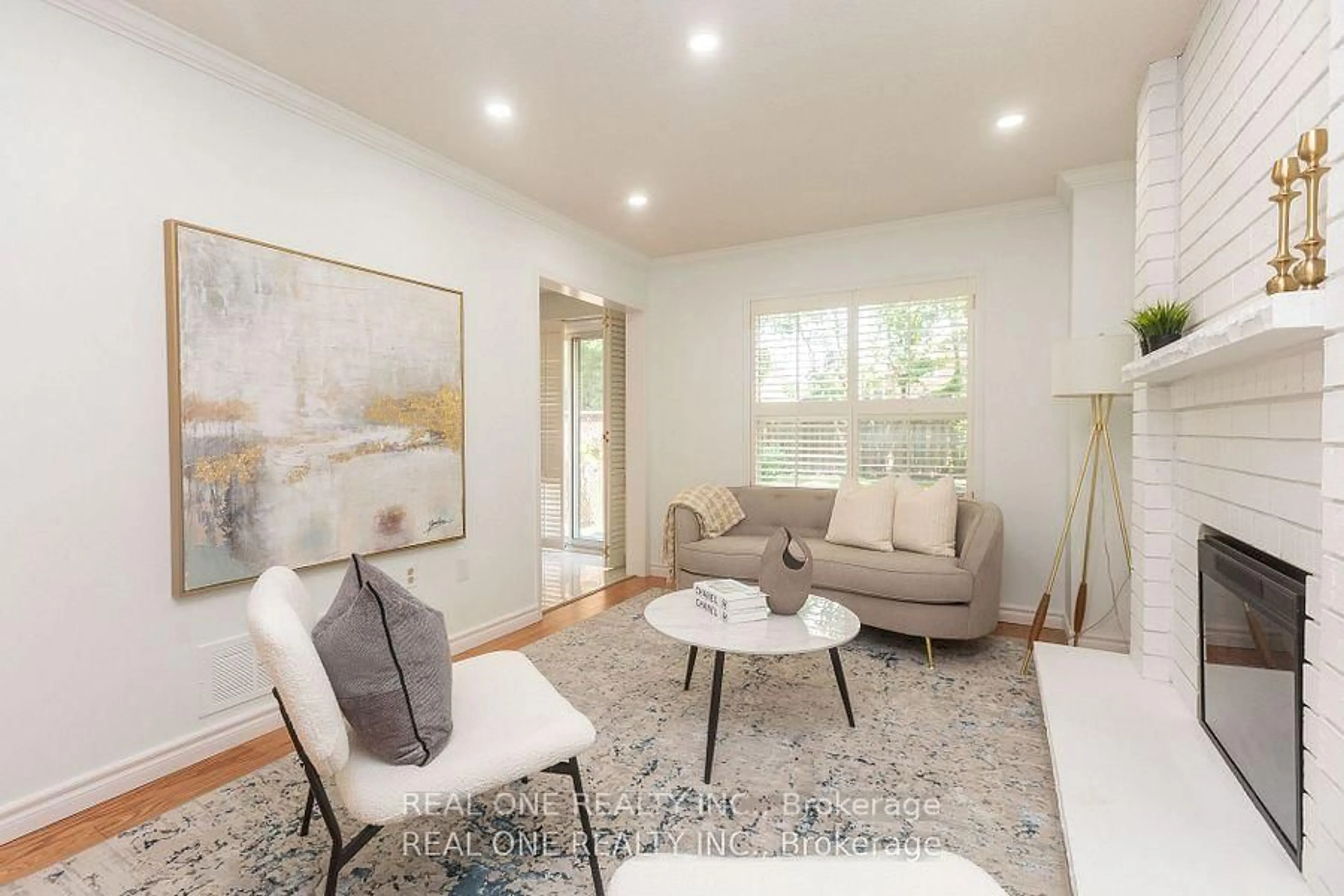 Living room with furniture, wood/laminate floor for 31 Cougar Crt, Richmond Hill Ontario L4S 1H7