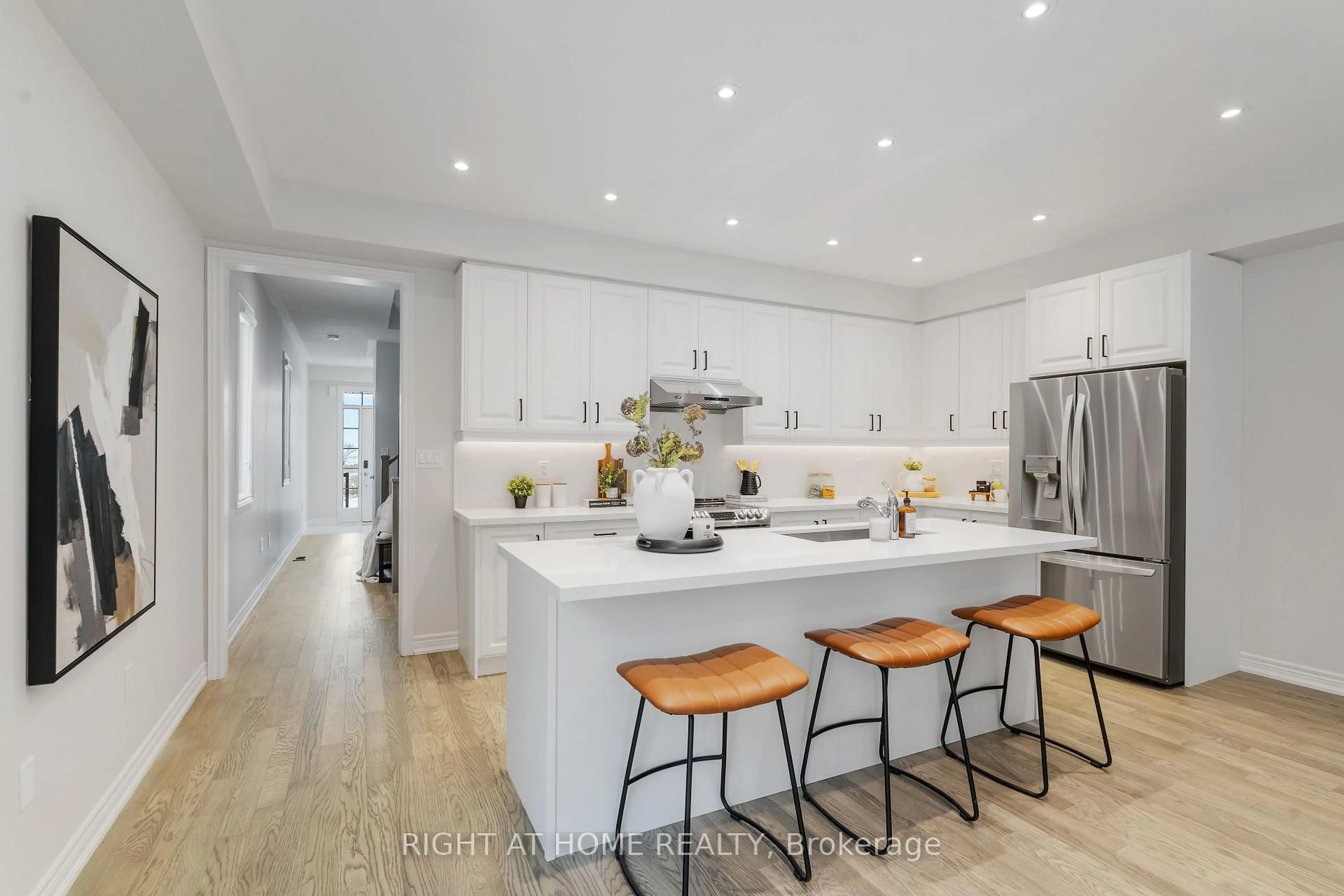 Contemporary kitchen, unknown for 86 Cupples Farm Lane, East Gwillimbury Ontario L0G 1S0