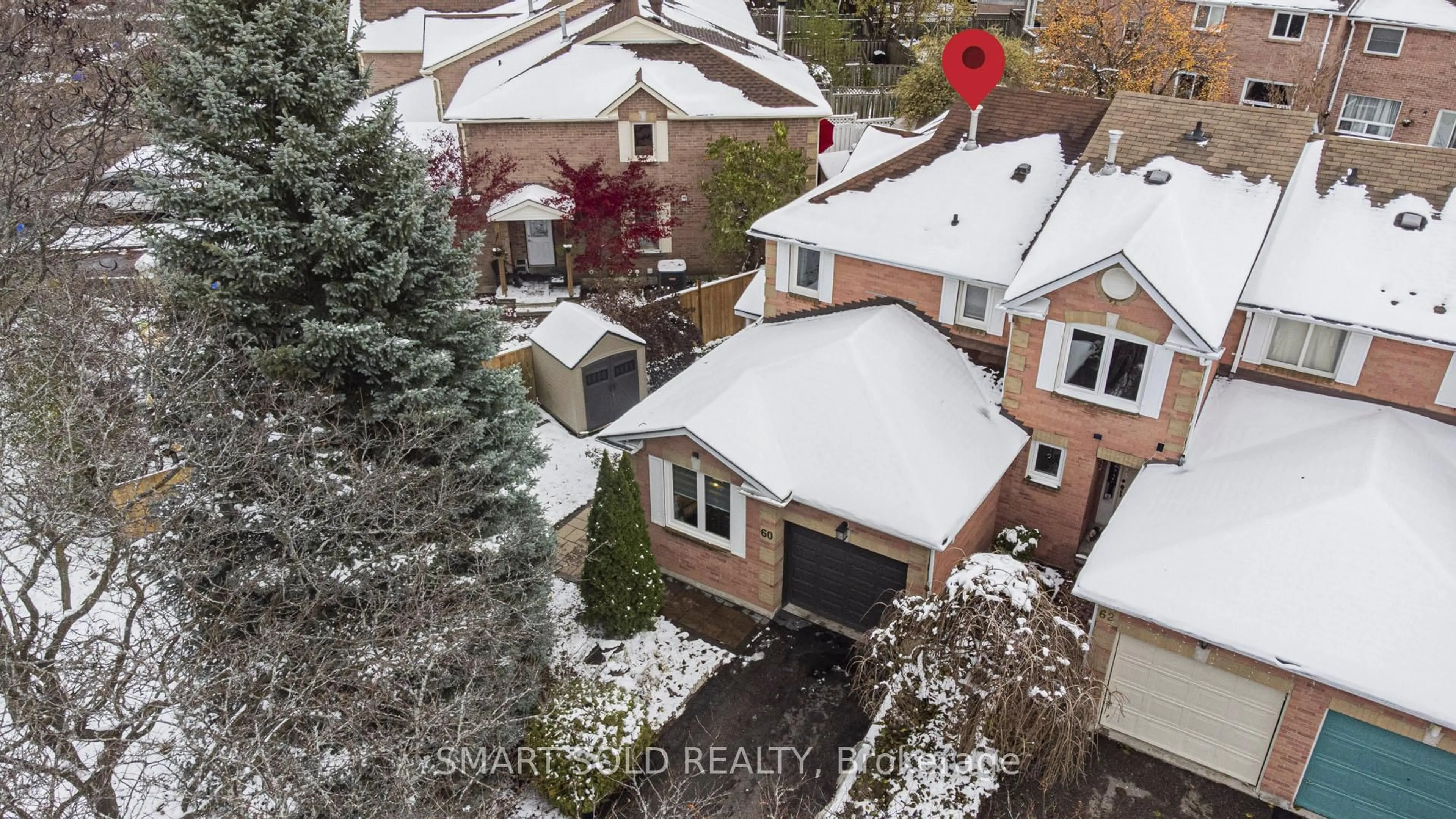 A pic from outside/outdoor area/front of a property/back of a property/a pic from drone, street for 60 Steepleview Cres, Richmond Hill Ontario L4C 9R3