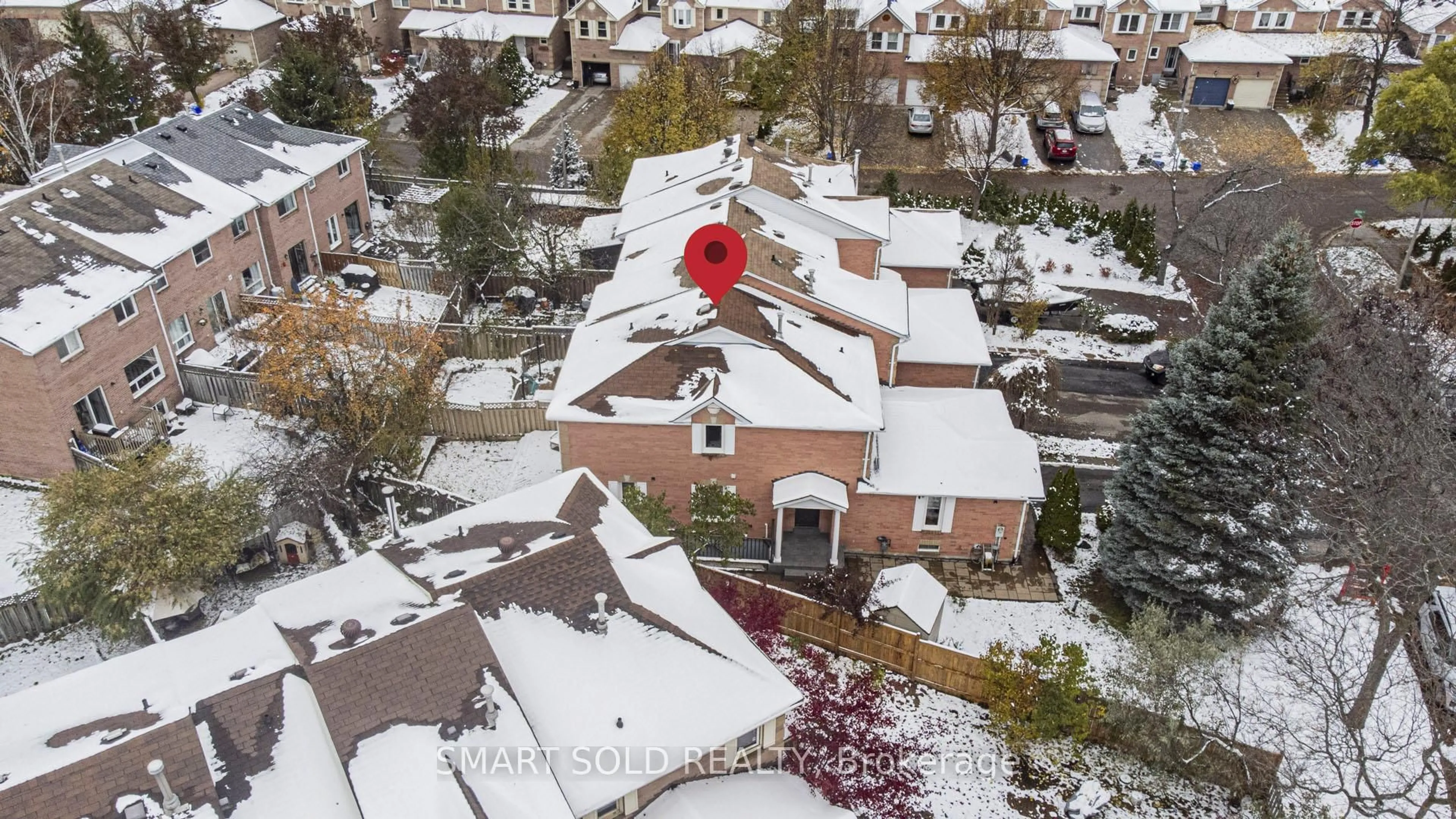 A pic from outside/outdoor area/front of a property/back of a property/a pic from drone, street for 60 Steepleview Cres, Richmond Hill Ontario L4C 9R3