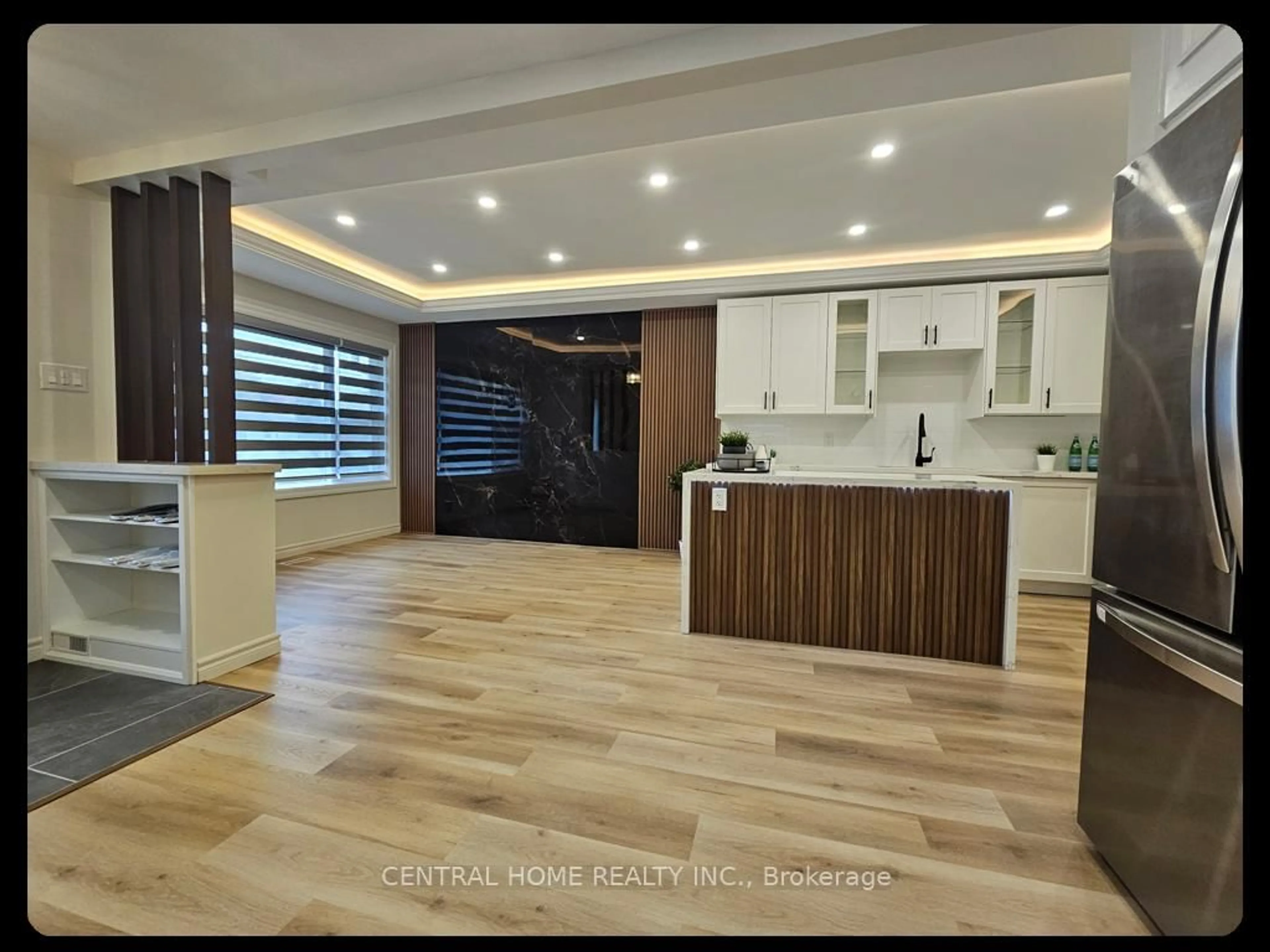 Open concept kitchen, unknown for 137 Willow Lane, Newmarket Ontario L3Y 4J1