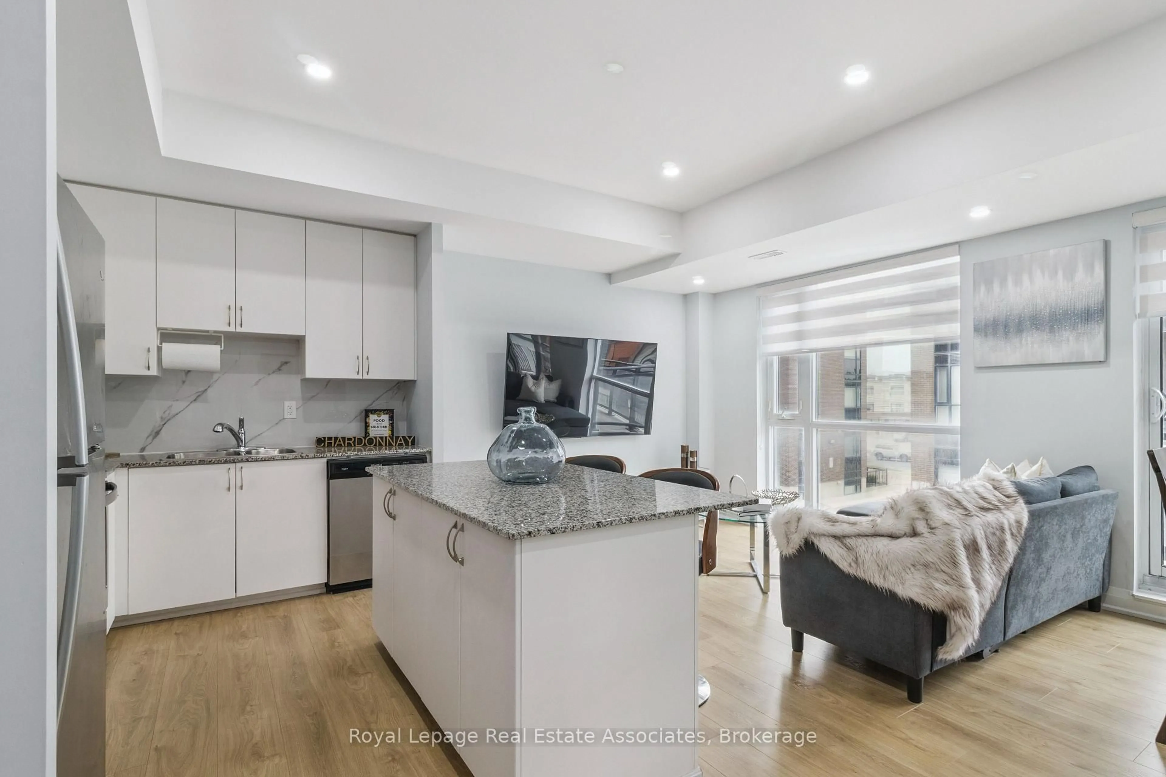 Open concept kitchen, unknown for 5289 Highway 7 #D203, Vaughan Ontario L4L 0J1