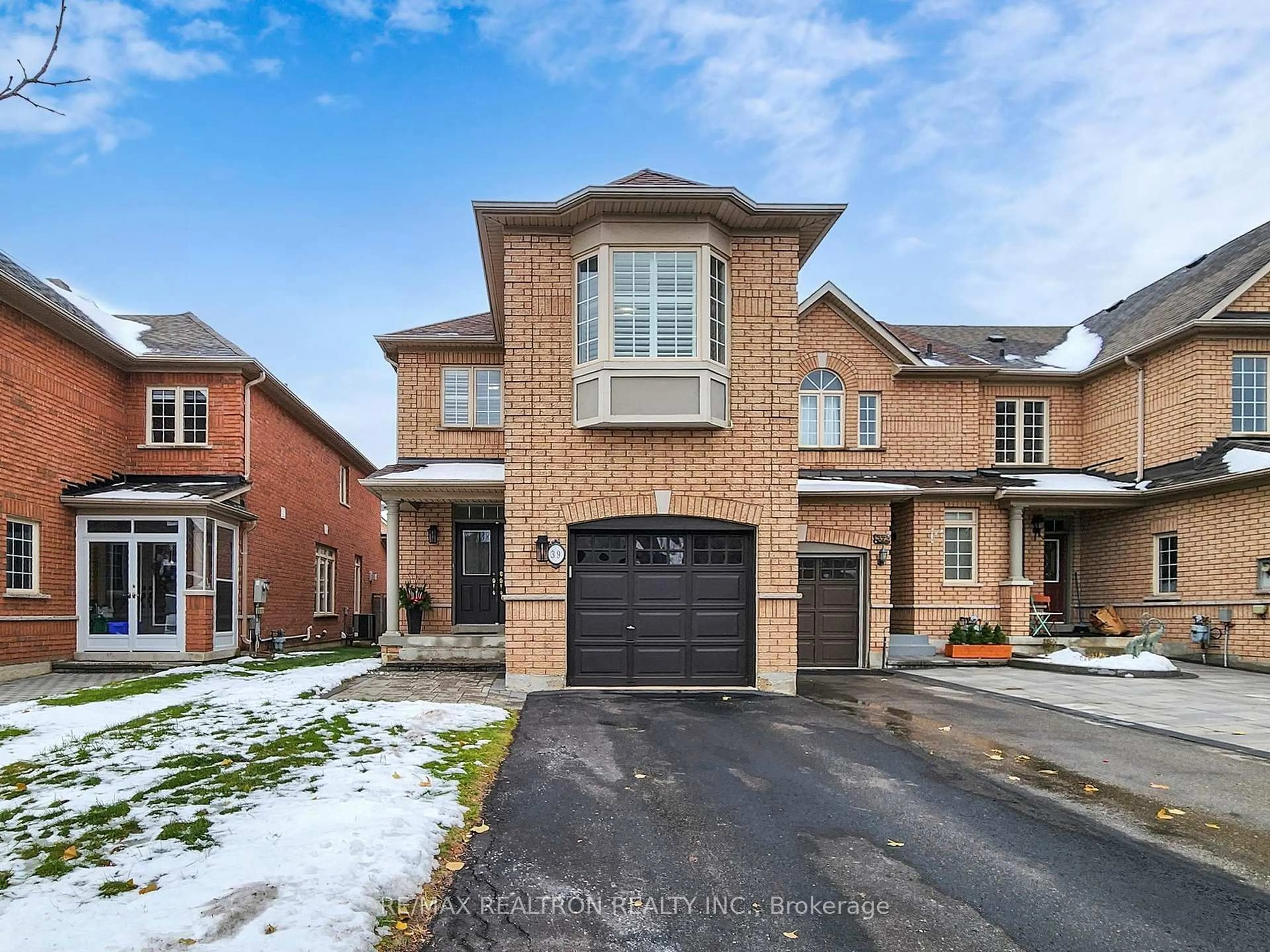 Home with brick exterior material, street for 39 Venture Ave, Richmond Hill Ontario L4S 2P2