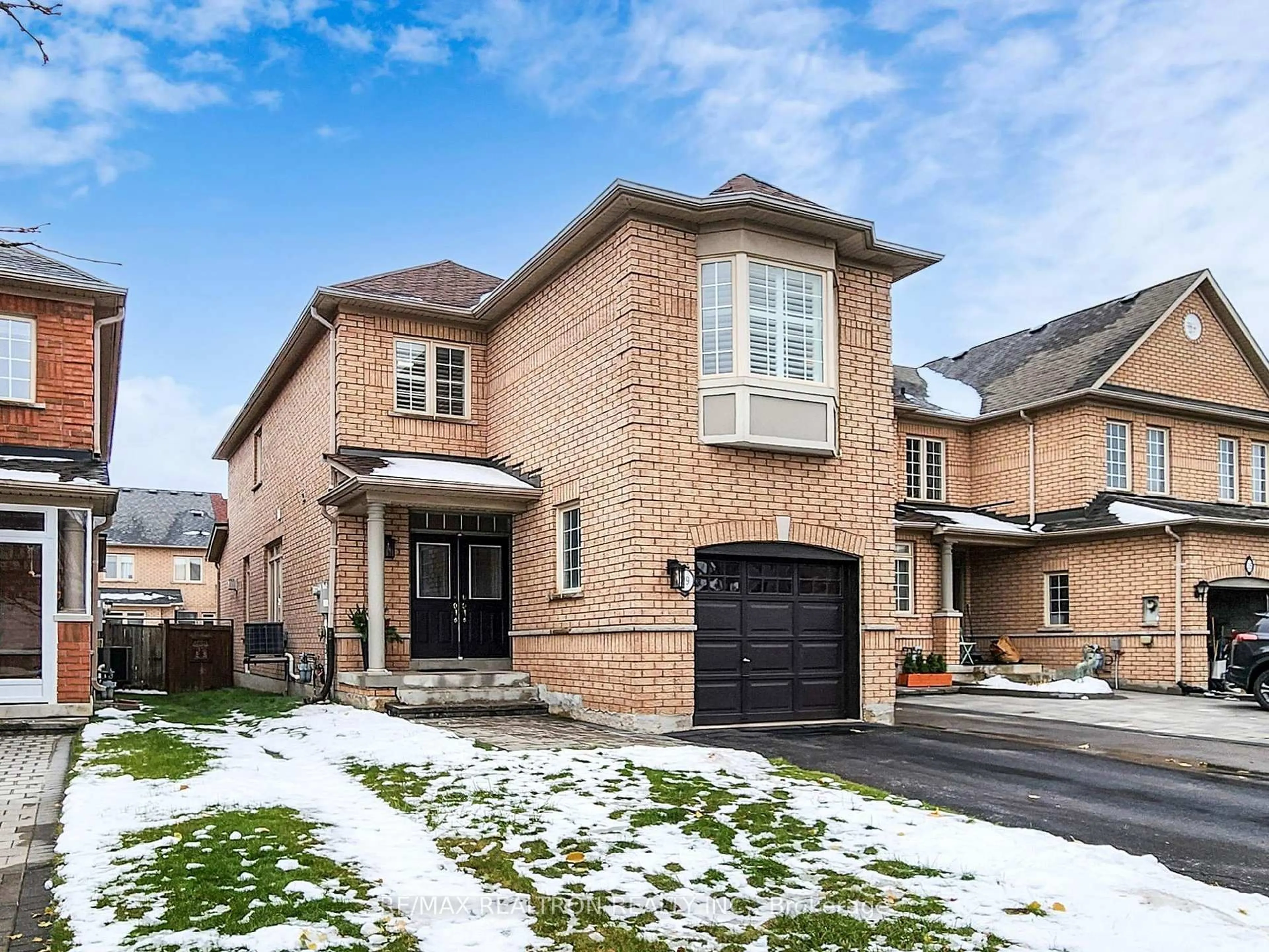 Home with brick exterior material, street for 39 Venture Ave, Richmond Hill Ontario L4S 2P2