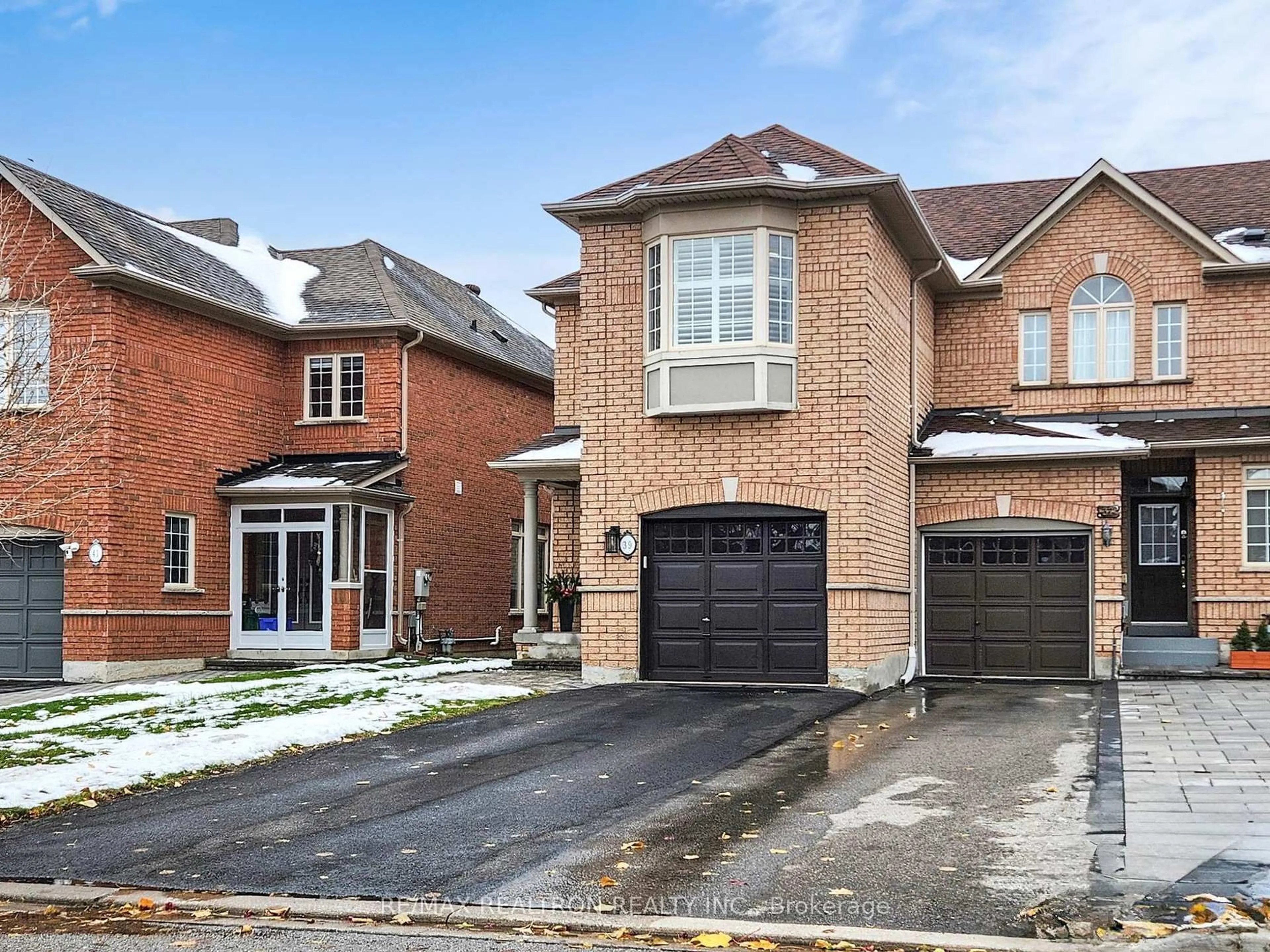 Home with brick exterior material, street for 39 Venture Ave, Richmond Hill Ontario L4S 2P2