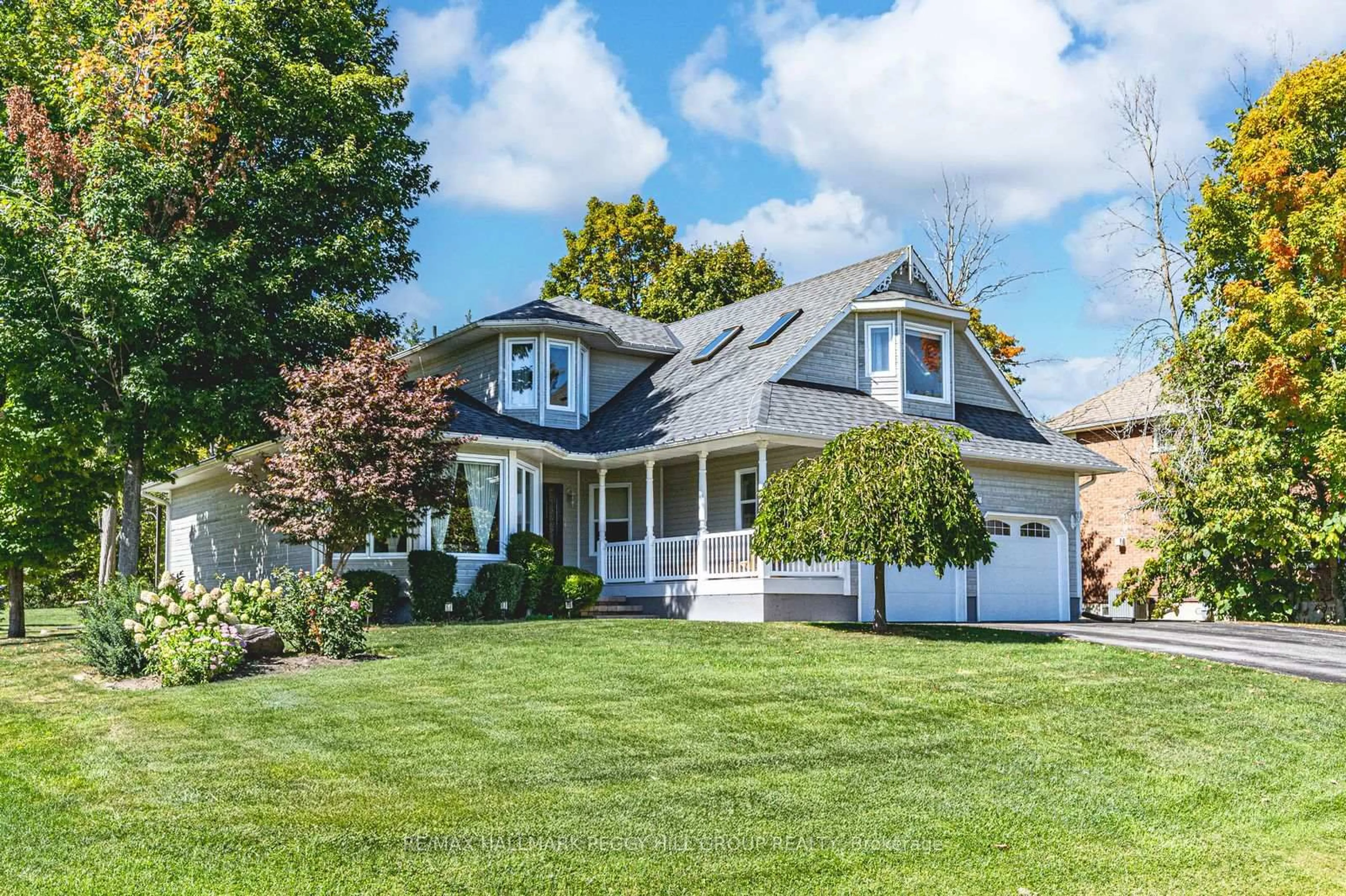 Home with vinyl exterior material, street for 3678 Kimberley St, Innisfil Ontario L9S 2L3