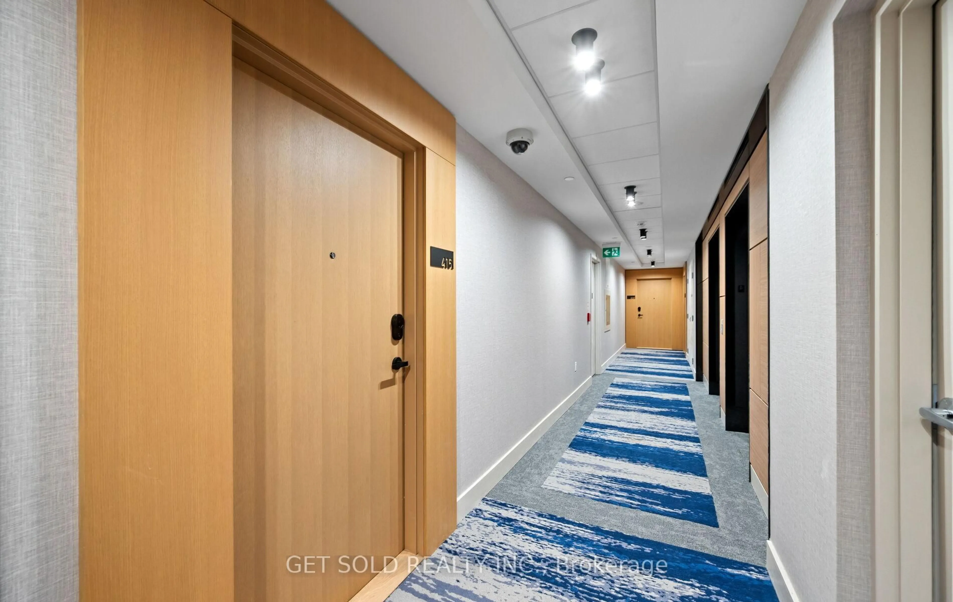 Indoor foyer for 333 Sunseeker Ave #415, Innisfil Ontario L9S 0R6