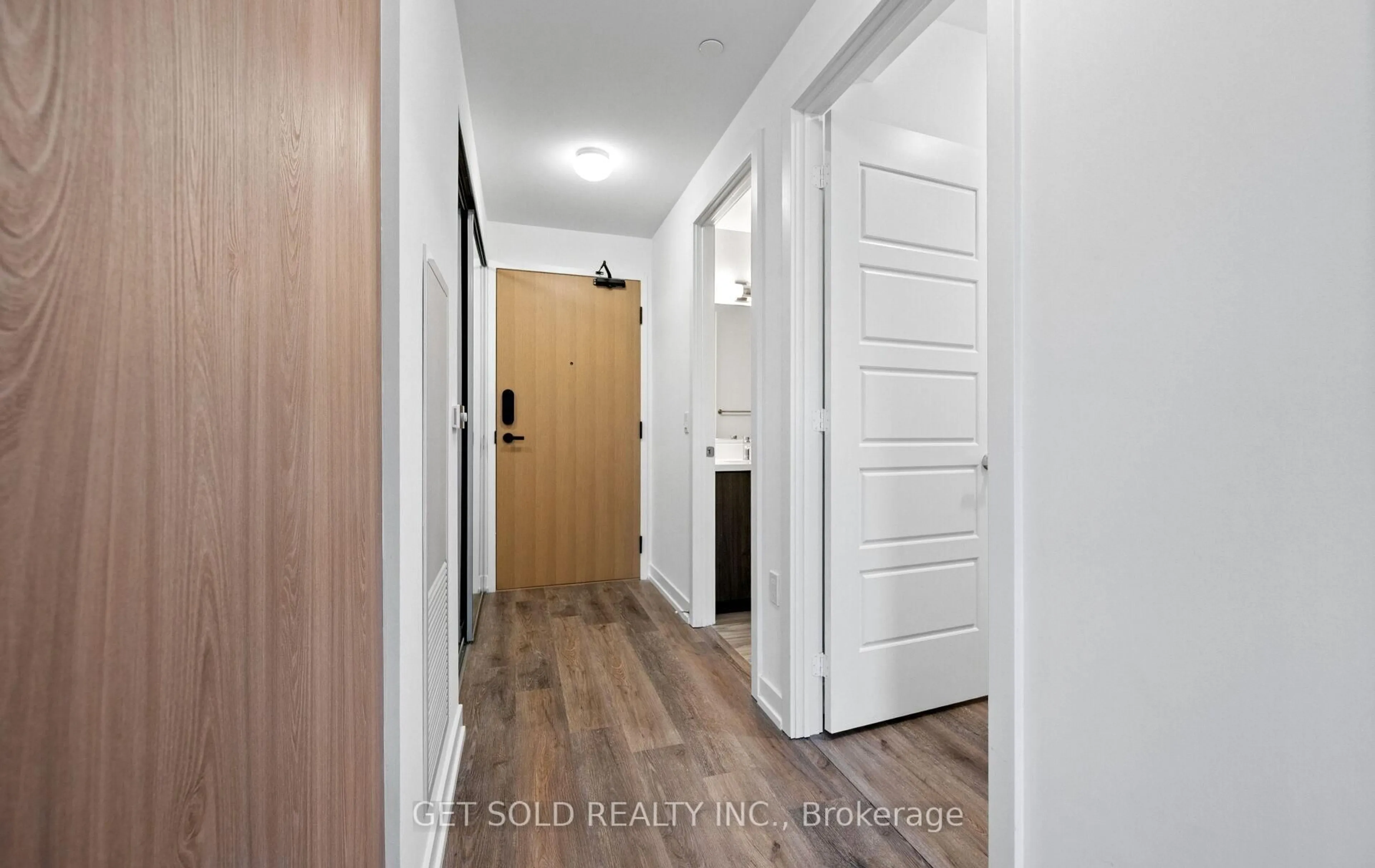 Indoor entryway for 333 Sunseeker Ave #415, Innisfil Ontario L9S 0R6