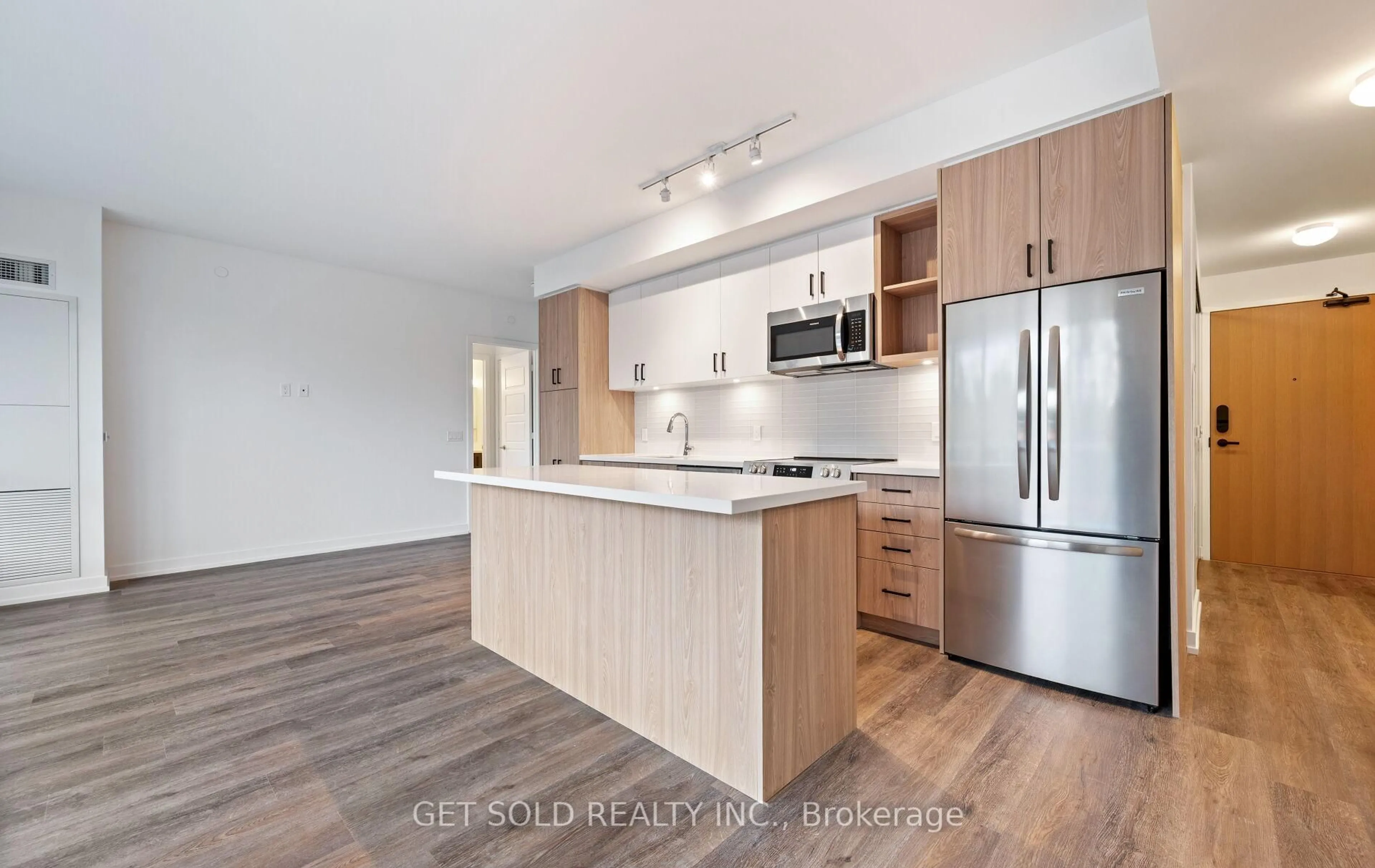 Open concept kitchen, wood/laminate floor for 333 Sunseeker Ave #415, Innisfil Ontario L9S 0R6