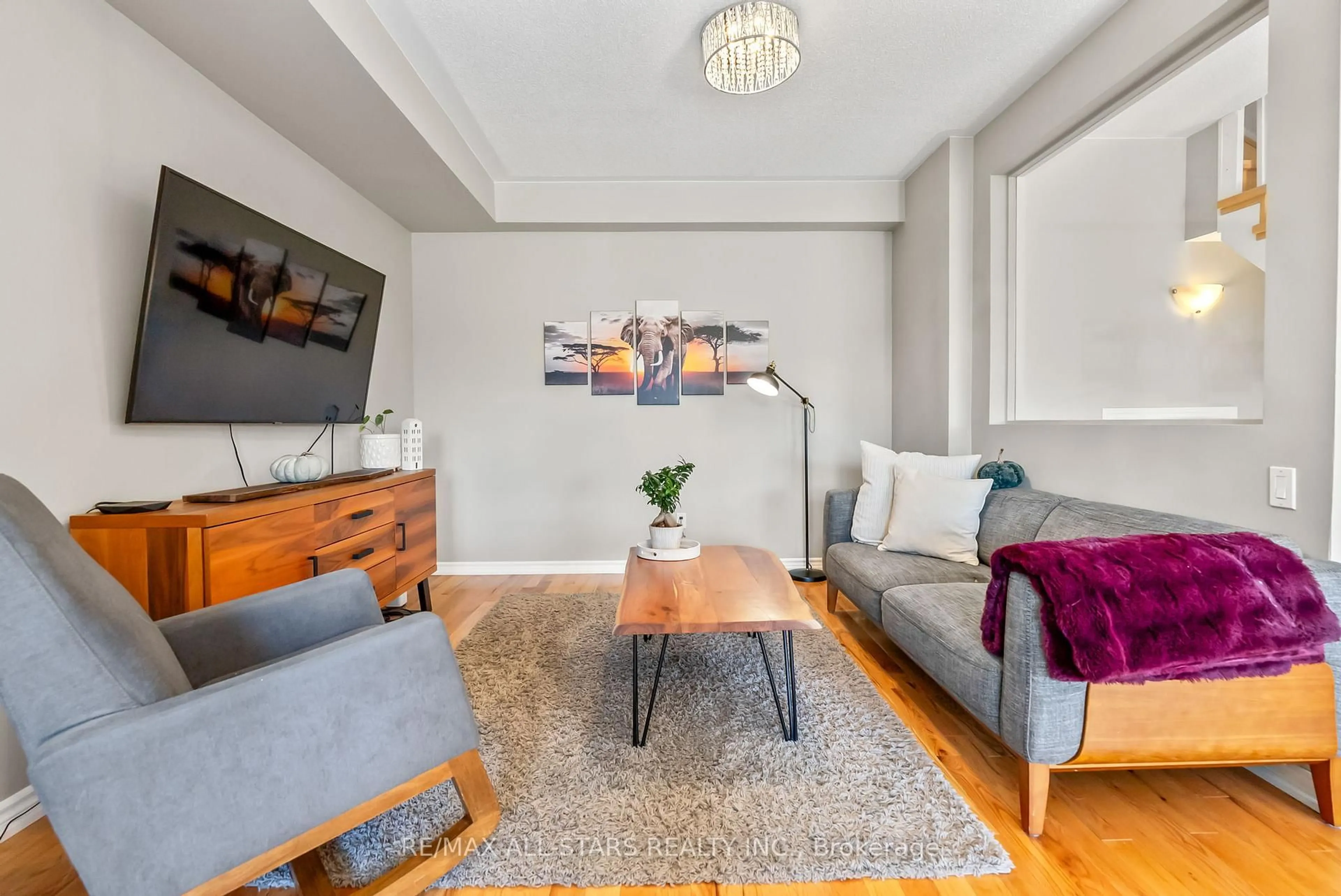 Living room with furniture, unknown for 243 Boadway Cres, Whitchurch-Stouffville Ontario L4A 1Y4